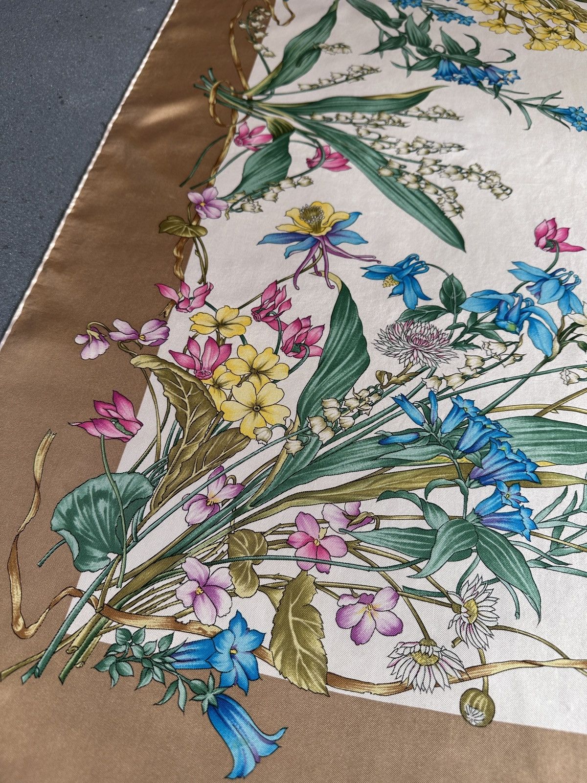 Gucci Vintage GUCCI Light Brown Floral Print Silk Scarf Size ONE SIZE - 9 Thumbnail