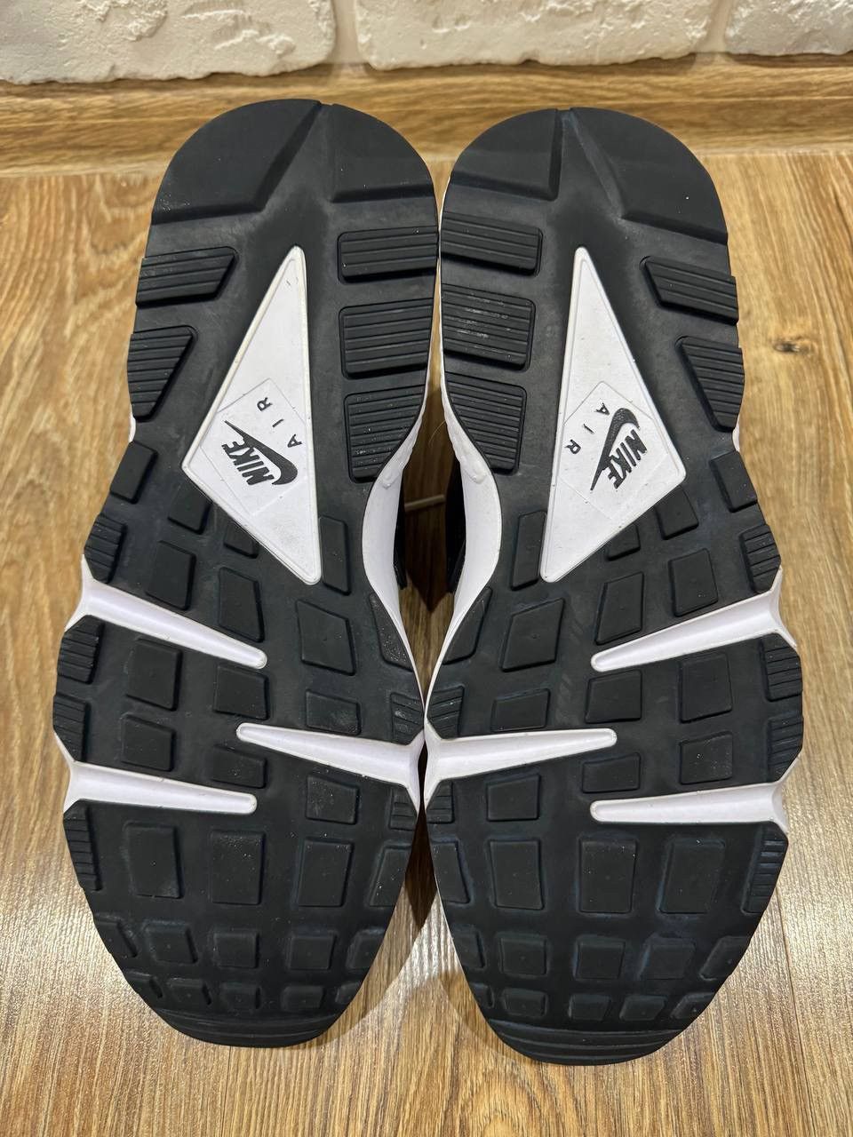 Nike Nike Air Huarache Black White Panda Size US 11 / EU 44 - 15 Thumbnail