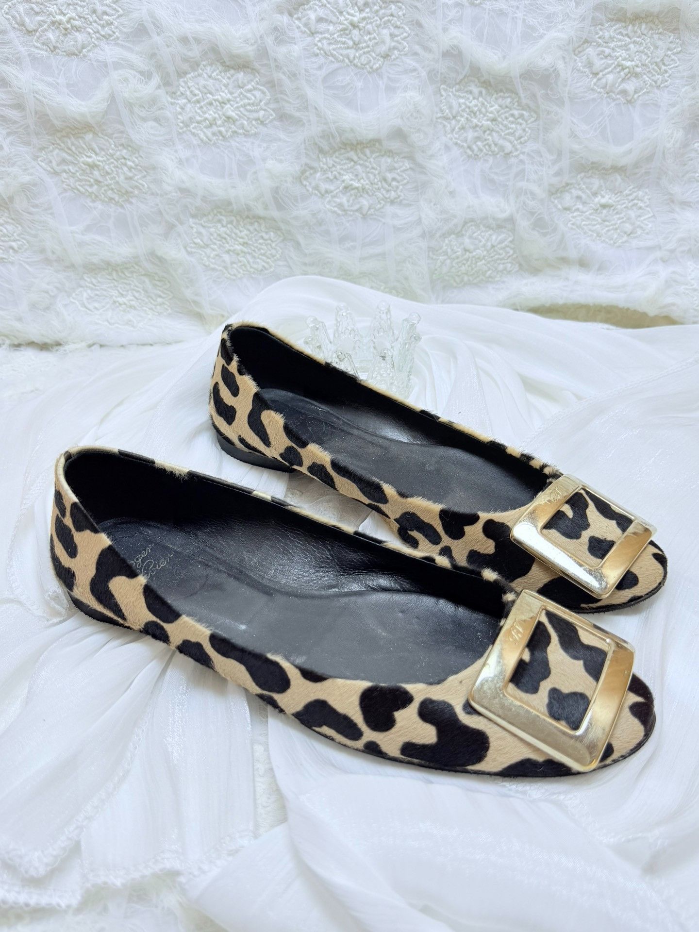 Roger Vivier Roger Vivier Retro Gold Lowtop Sneakers us_7-5 Women Size US 7.5 / IT 37.5 - 1 Thumbnail