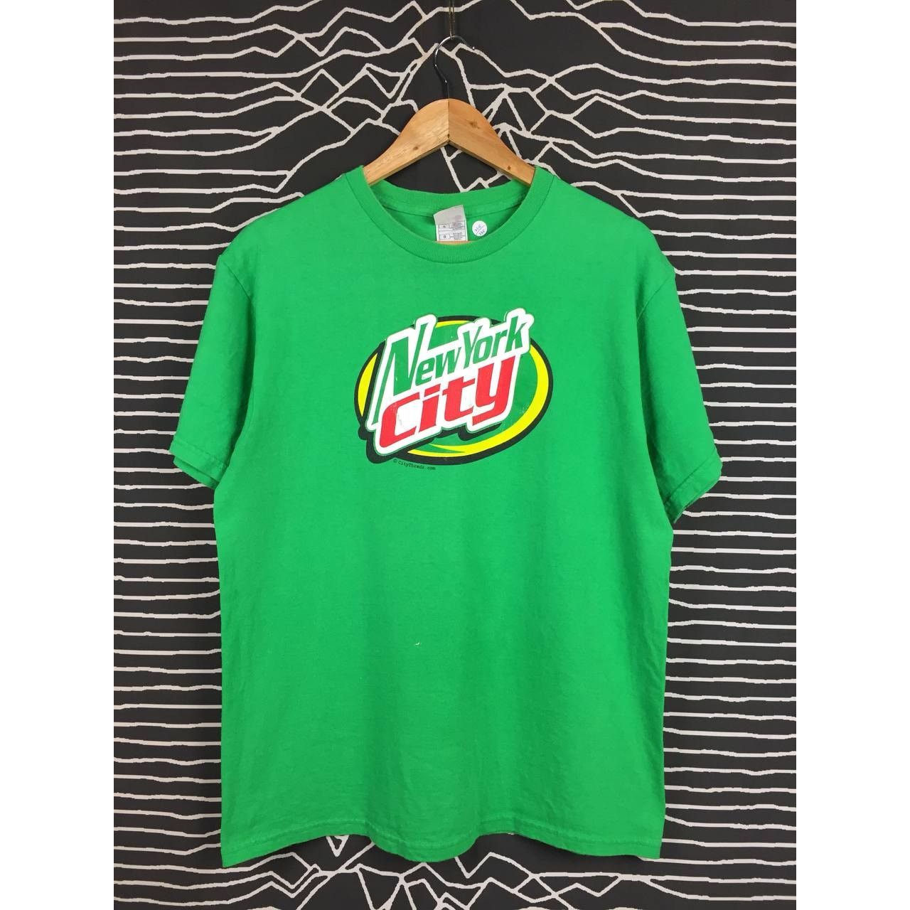 Fruit Of The Loom × Vintage Vtg Y2K New York City Mountain Dew Logo Parody Tee Size L Size US L / EU 52-54 / 3 - 1 Thumbnail