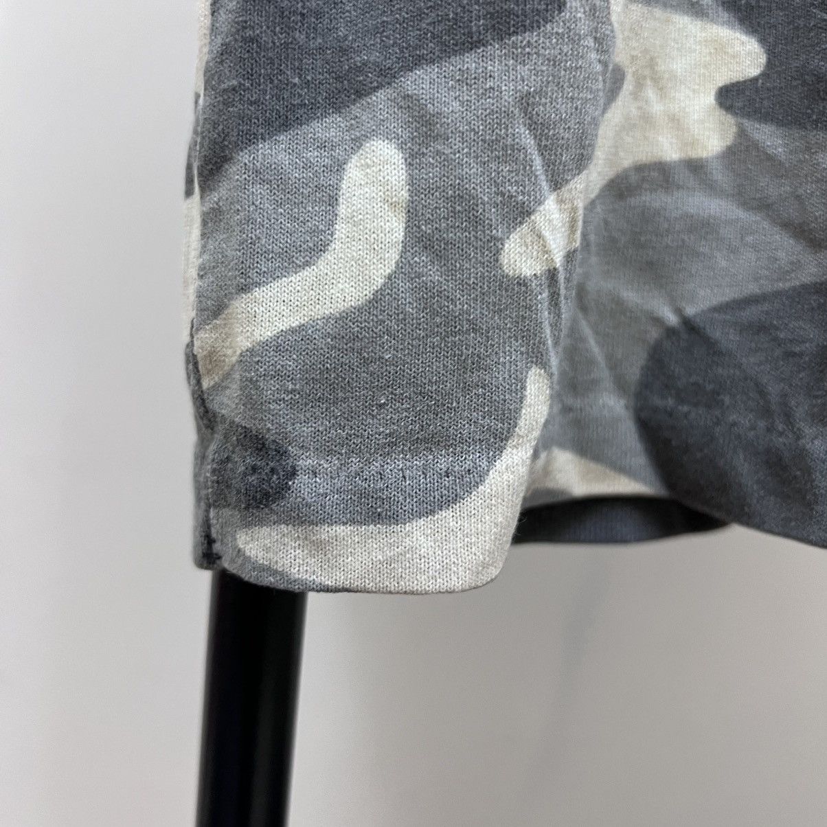 Vintage Vintage 90s US army Camo Single Stich Tee Size US XL / EU 56 / 4 - 3 Thumbnail