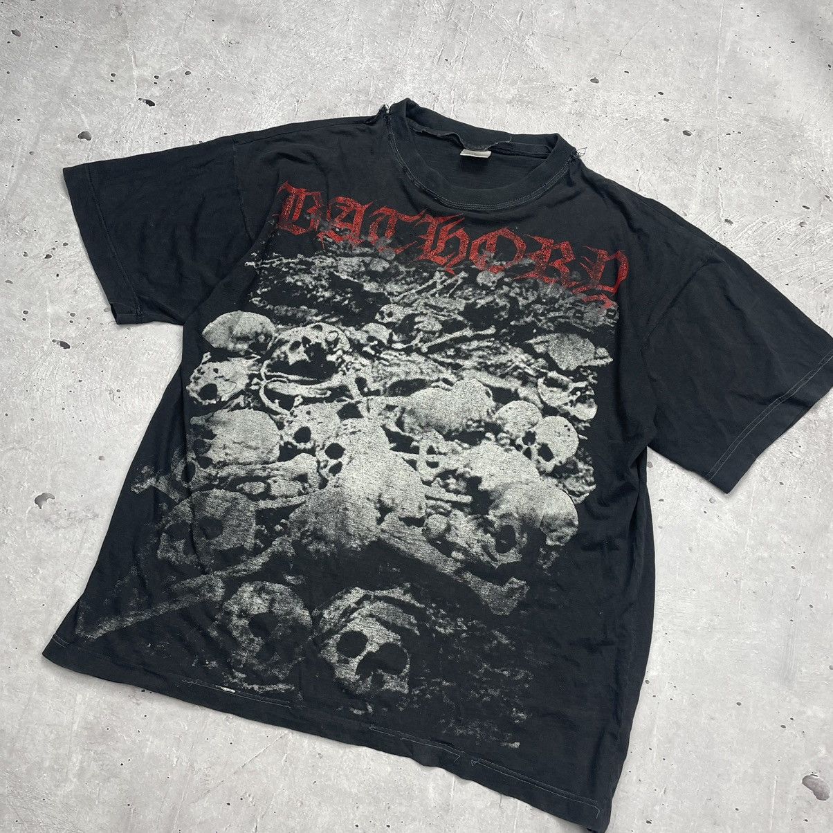 Vintage Vintage 90’s Bathory Requiem Amazing faded t-shirt Size US XL / EU 56 / 4 - 2 Thumbnail