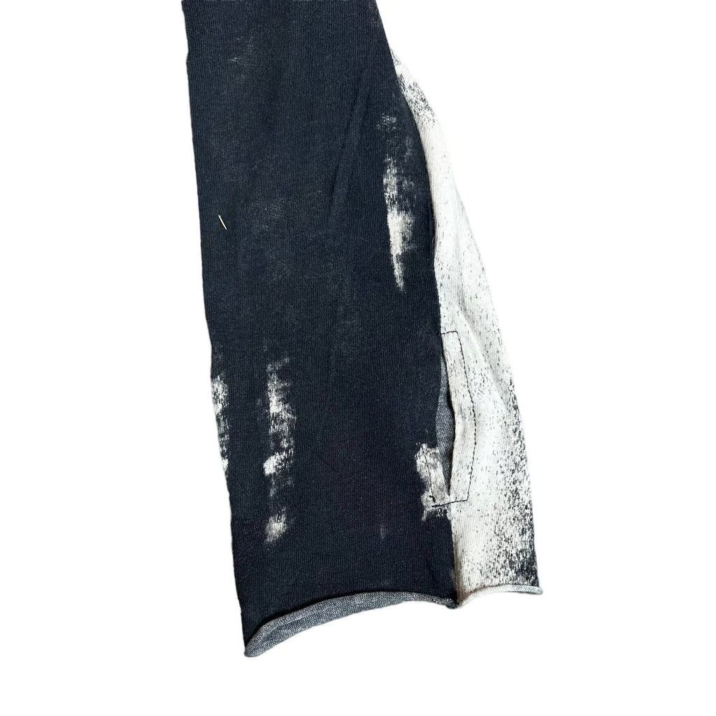 Balmain o1mle0125 Distressed Long Sleeved T-Shirt in Noir & Blanc Size US XS / EU 42 / 0 - 4 Thumbnail