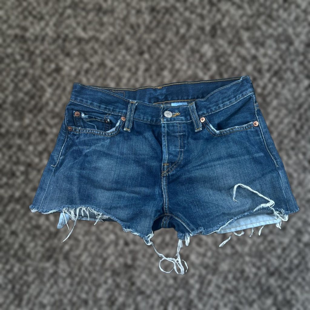 Levi's VINTAGE Levi's 501 Shorts Jeans Denim Blue Button Fly WPL-423 Women 28 Adult Female Streetwear 90s Convo Womens Size 28" / US 6 / IT 42 - 1 Thumbnail