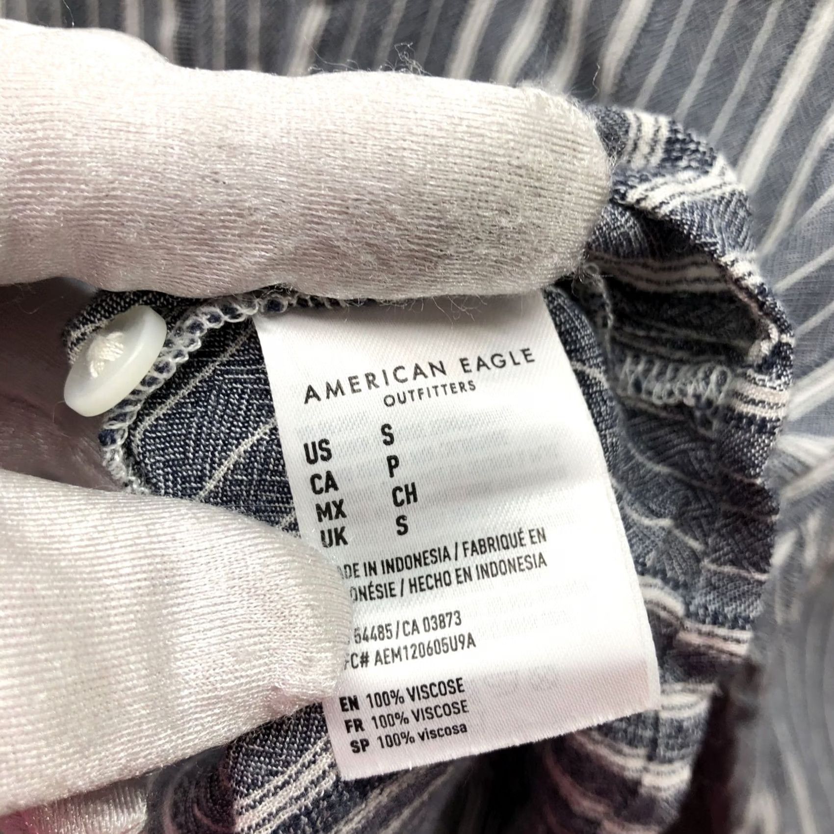 American Eagle Outfitters VINTAGE American Eagle Button-Up Shirt Womens S Tie Front Relaxed Blue Rayon Size S / US 4 / IT 40 - 6 Thumbnail
