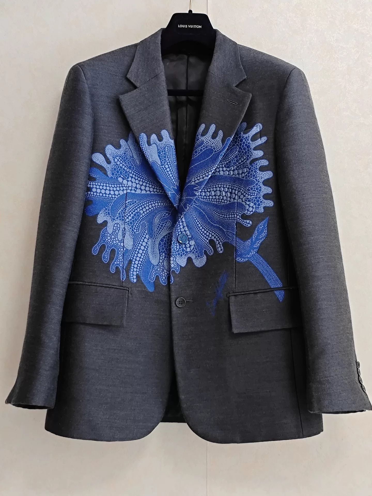 Louis Vuitton Louis Vuitton Yayoi Kusama Floral Gray Suit Size US M / EU 48-50 / 2 - 1 Thumbnail