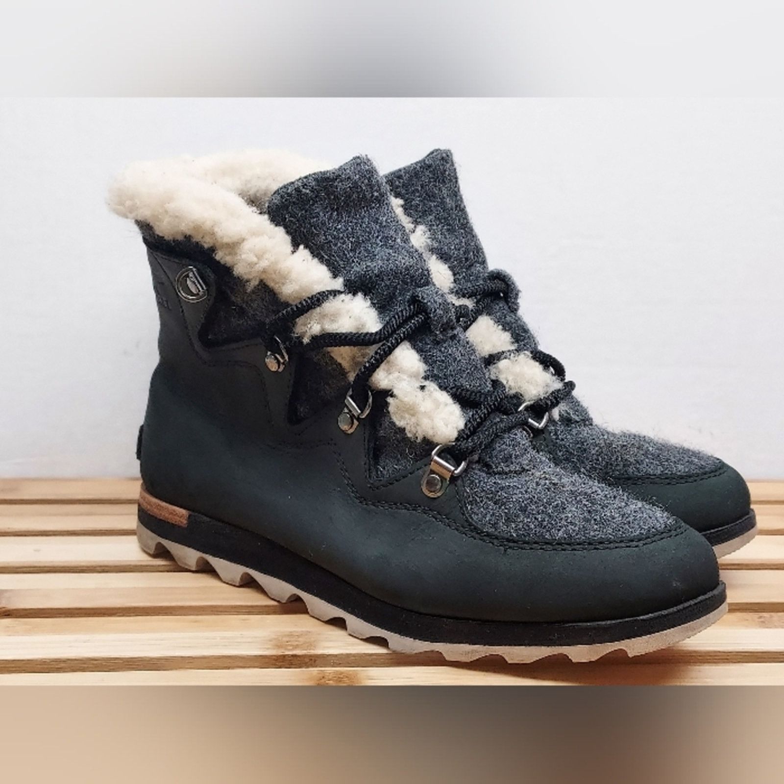 Sorel Sneakchic Alpine Boots NEW Sorel Sneakchic Alpine Boots SHOE