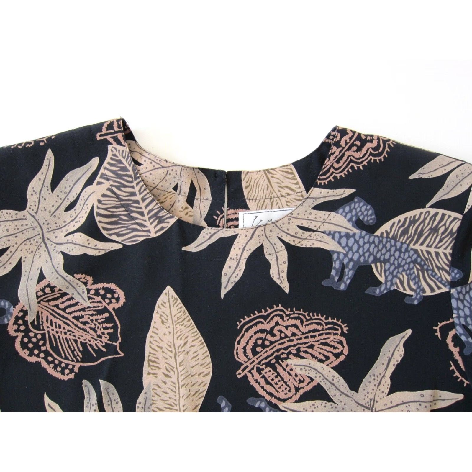Vintage Kathy Che Black Brown Blue Tiger Floral Crew Neck Short Sleeve Tunic Blouse M Women Shirt Blouse Tiger Floral Crew Neck Short Sleeve Tunic Blouse M Size M / US 6-8 / IT 42-44 - 3 Thumbnail