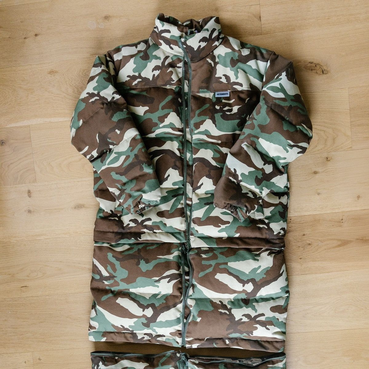 Vetements Vetements Camo Print Long Puffer Jacket (fits L-XL) Size US S / EU 44-46 / 1 - 1 Thumbnail