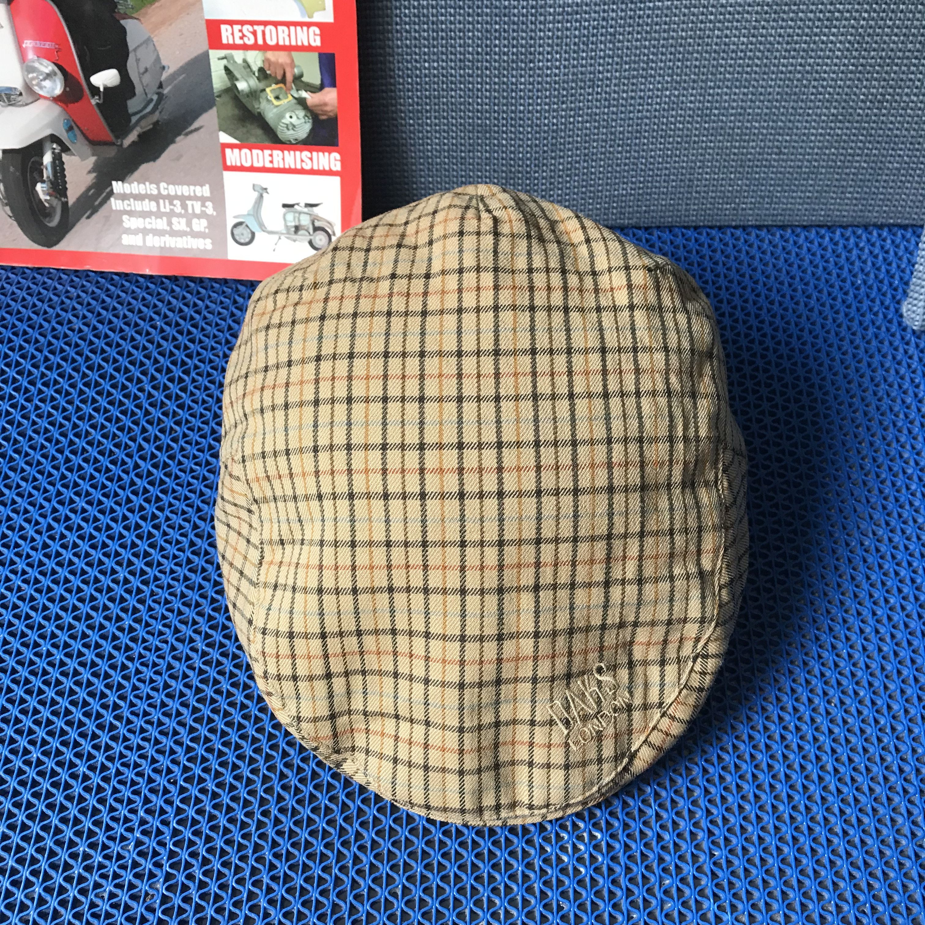 DAKS Vintage Daks London Ruppert Prince of wales check flat cap Size ONE SIZE - 5 Thumbnail