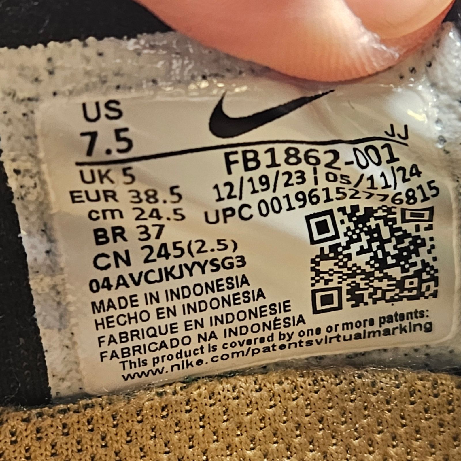 Nike NIKE WOMEN'S 7.5 AIR ZOOM PEGASUS 39 SHIELD BLING BLACK Size US 7.5 / IT 37.5 - 6 Thumbnail