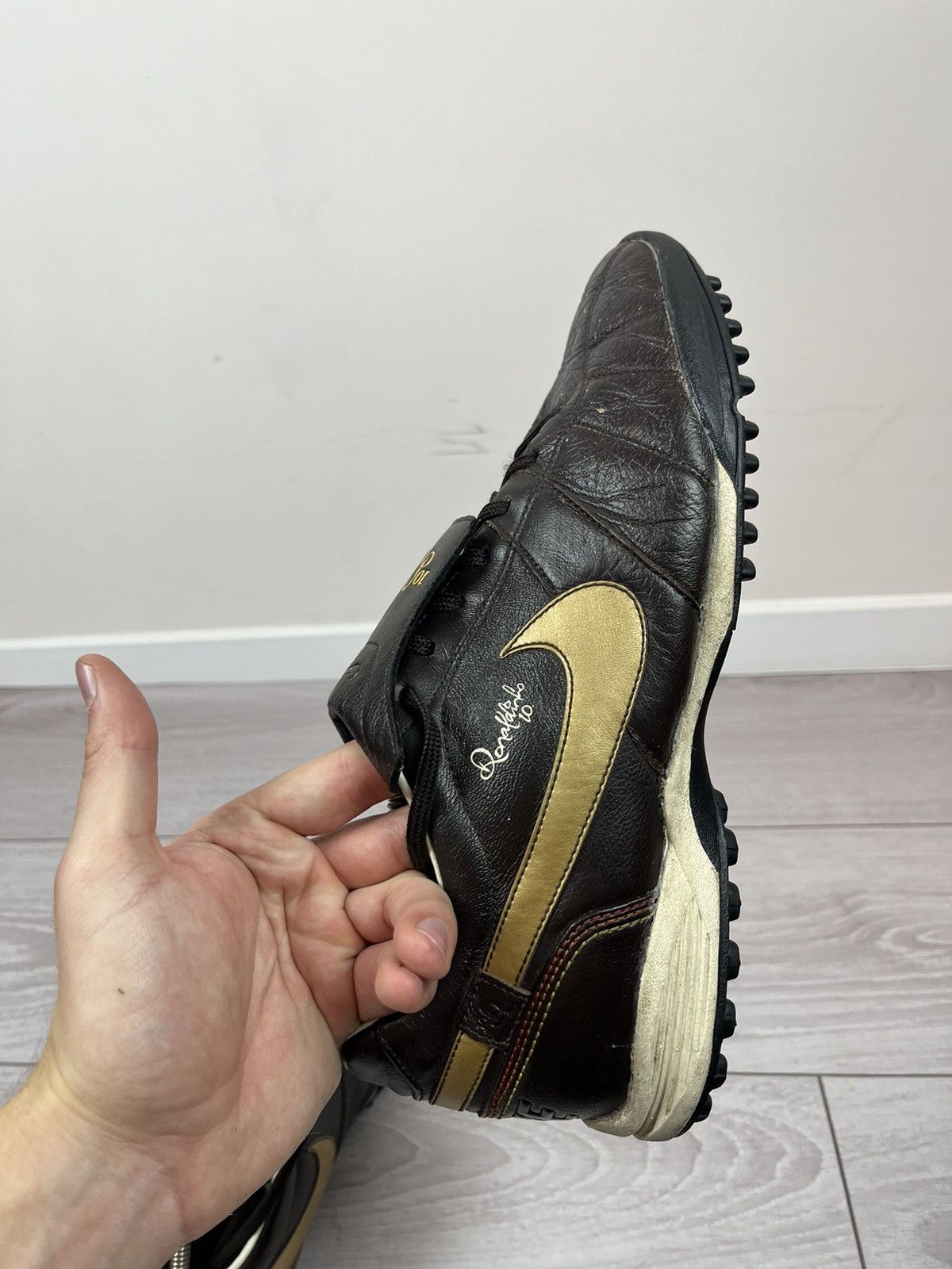 Nike Nike Tiempo 2007 Ronaldinho Vintage Soccer Shoes Size US 12 / EU 45 - 11 Thumbnail