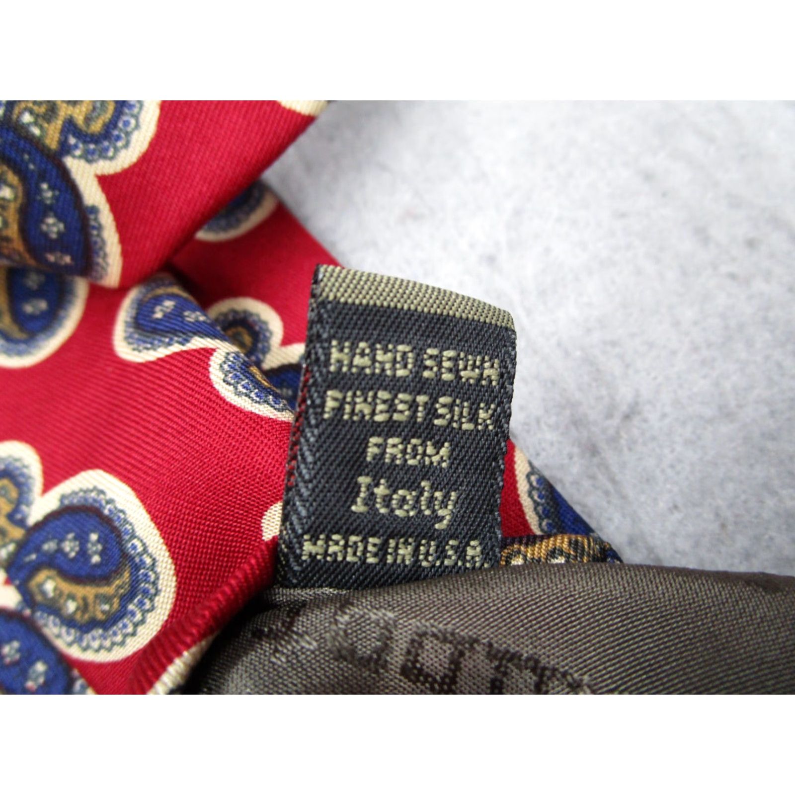 Robert Talbott VINTAGE Robert Talbott Neck Tie Men Silk Paisley Classic 57-60 USA Size ONE SIZE - 4 Thumbnail