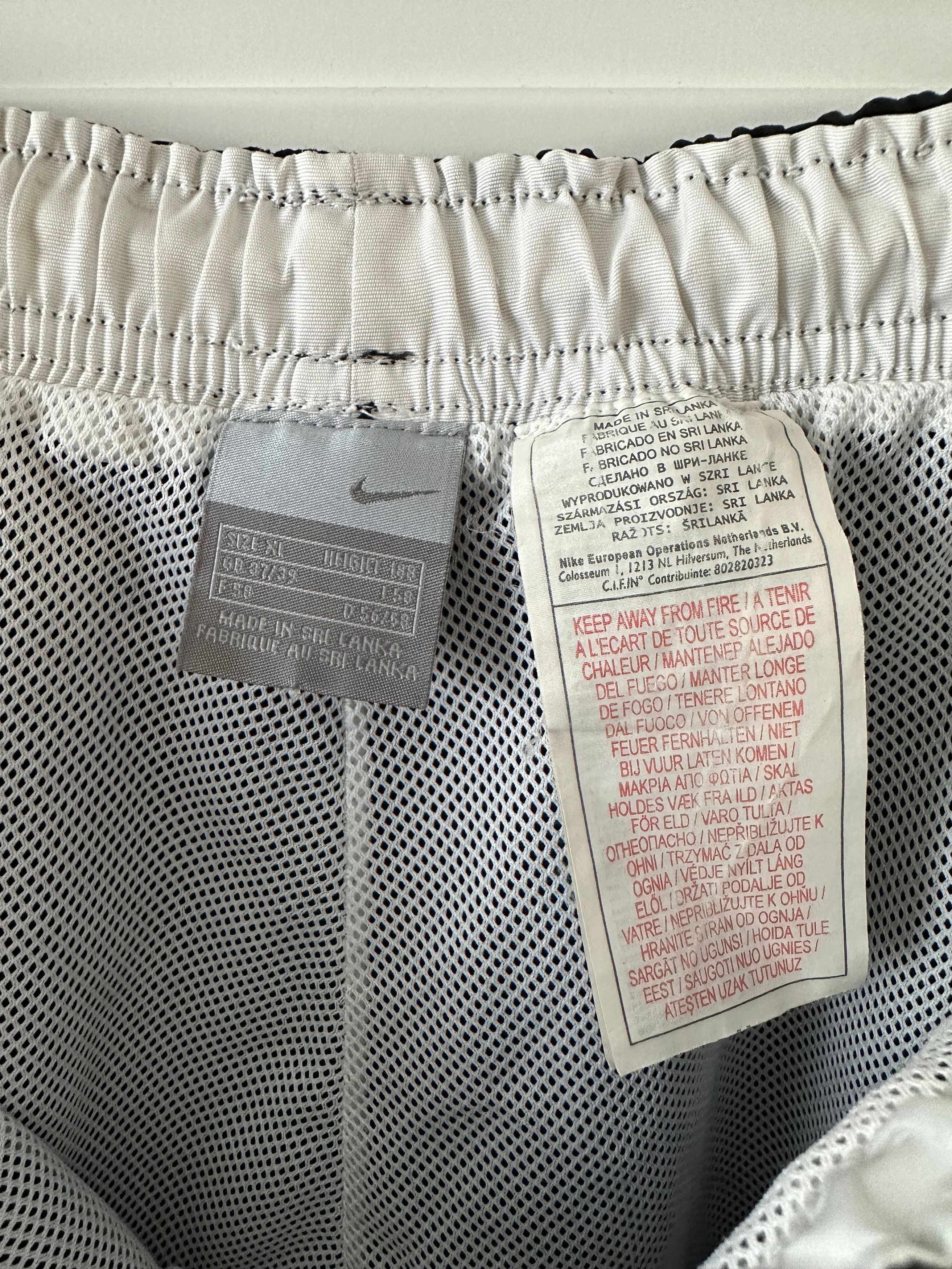 Nike Vintage NIKE Breeches shorts black XL y2k Size US 36 / EU 52 - 8 Thumbnail