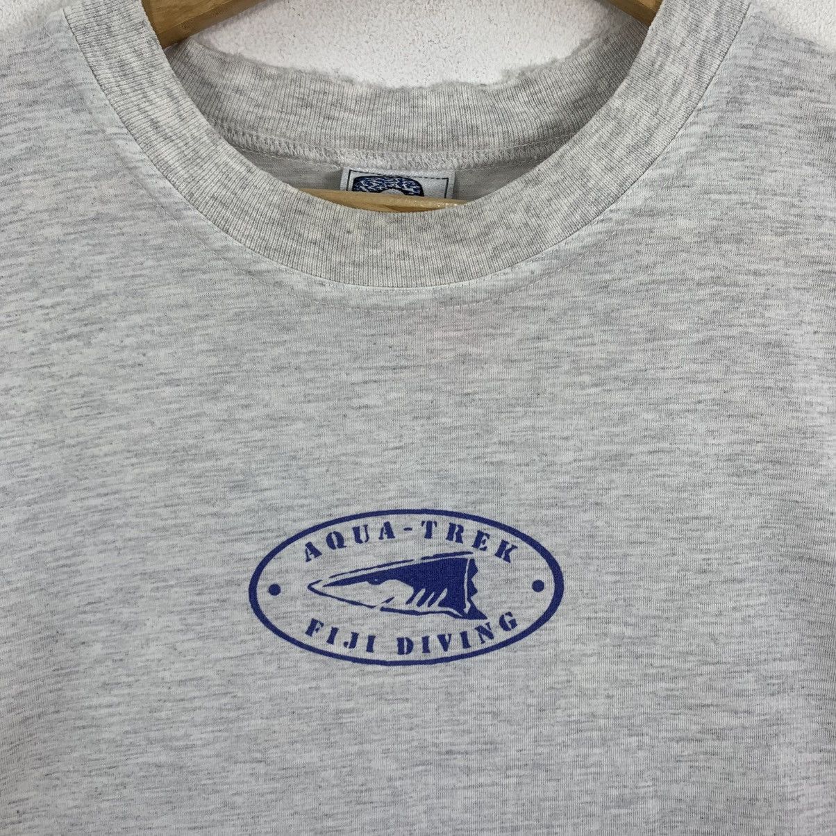 Vintage Vintage 90s AQUA-TREK Fiji Diving The Supermarket SurfTshirt Size US L / EU 52-54 / 3 - 5 Thumbnail
