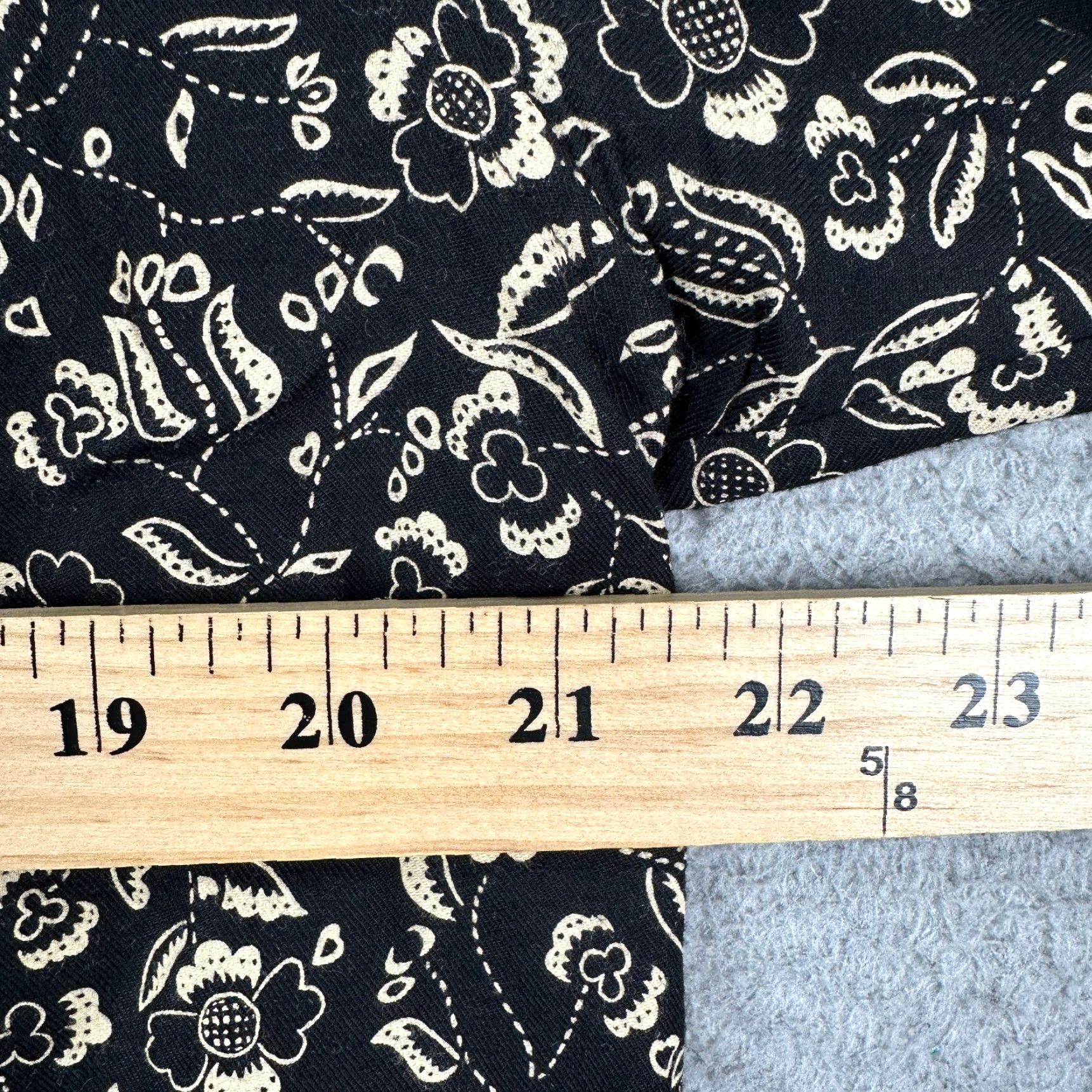 Vintage Woolrich Button-Up Shirt Womens Large Black Floral Blouse Casual Knit Polyester Collared Long Sleeve Size L / US 10 / IT 46 - 6 Thumbnail
