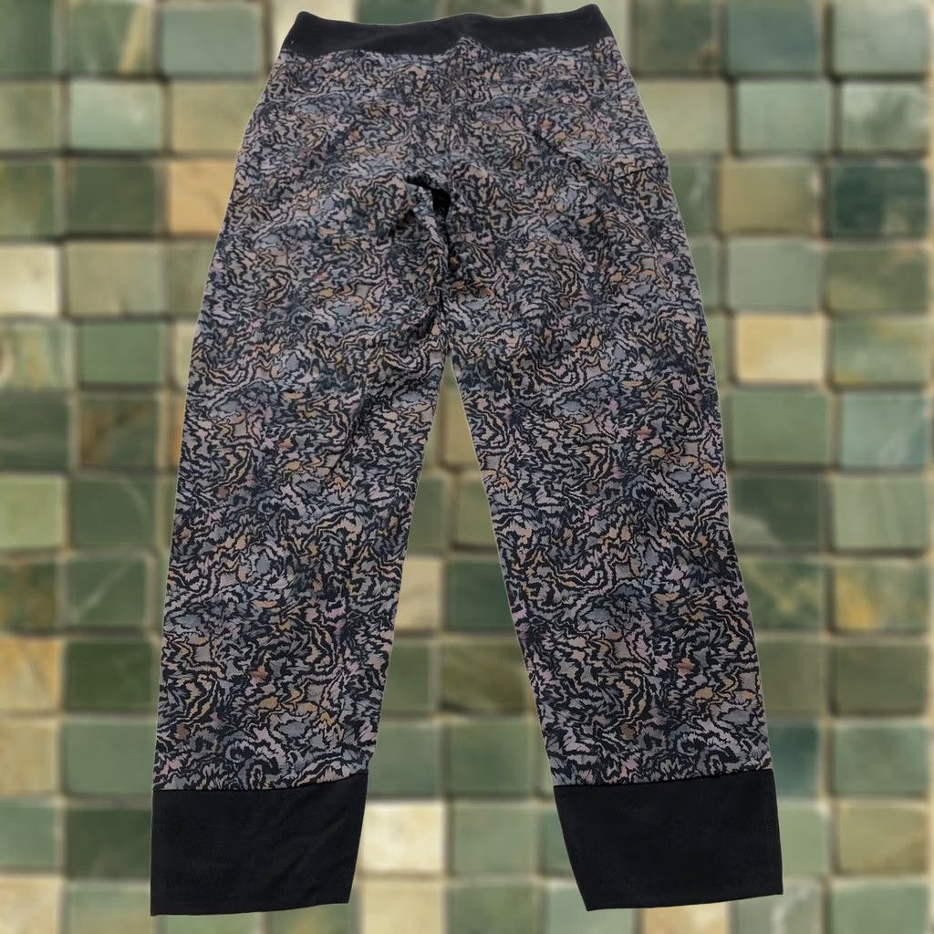 Athleta Athleta Trekkie North Jogger High Rise 4 Fit 28W 27L All Over Print 533655 Size 28" / US 6 / IT 42 - 1 Thumbnail