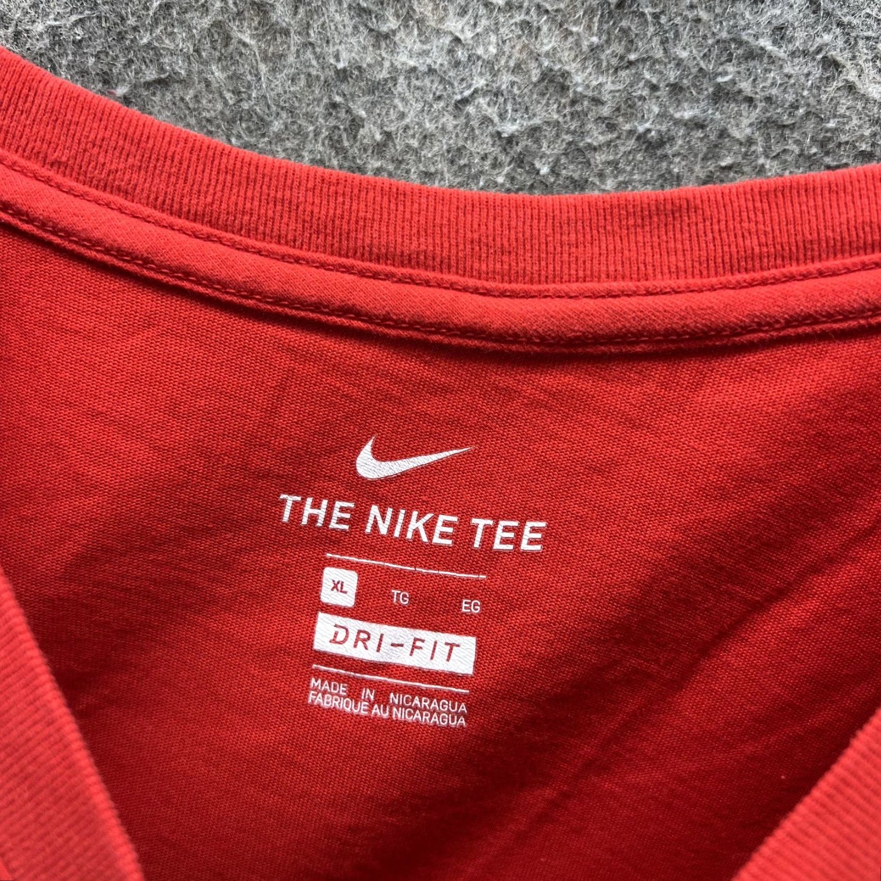 Nike Nike Dri-FIT Mens XL Long Sleeve Shirt Red Logo Athletic Running Tee Top Size US XL / EU 56 / 4 - 2 Thumbnail