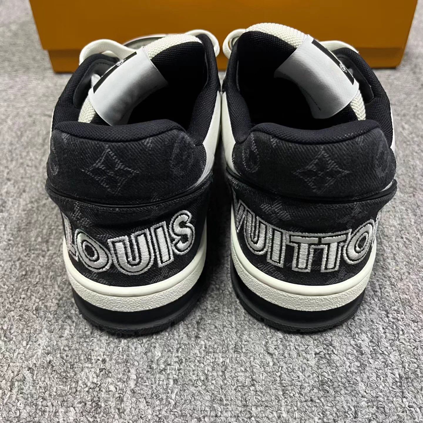 Louis Vuitton Louis Vuitton B&W Calfskin Lace-Up Low-Top Sneakers Size US 8.5 / EU 41-42 - 4 Thumbnail