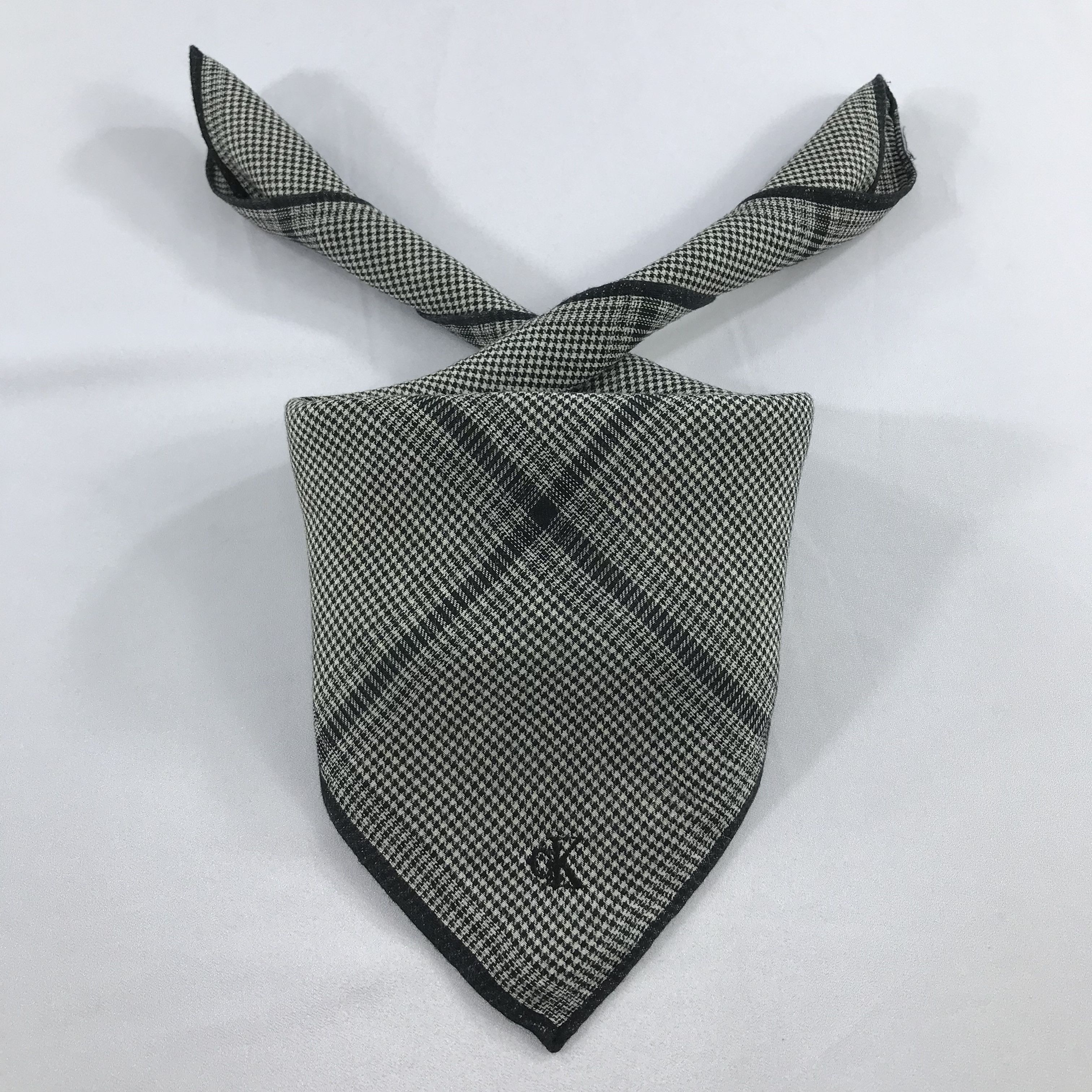 Calvin Klein × Vintage Calvin Klein Bandana / Handkerchief / Neckerchief - S2076 Size ONE SIZE - 2 Thumbnail