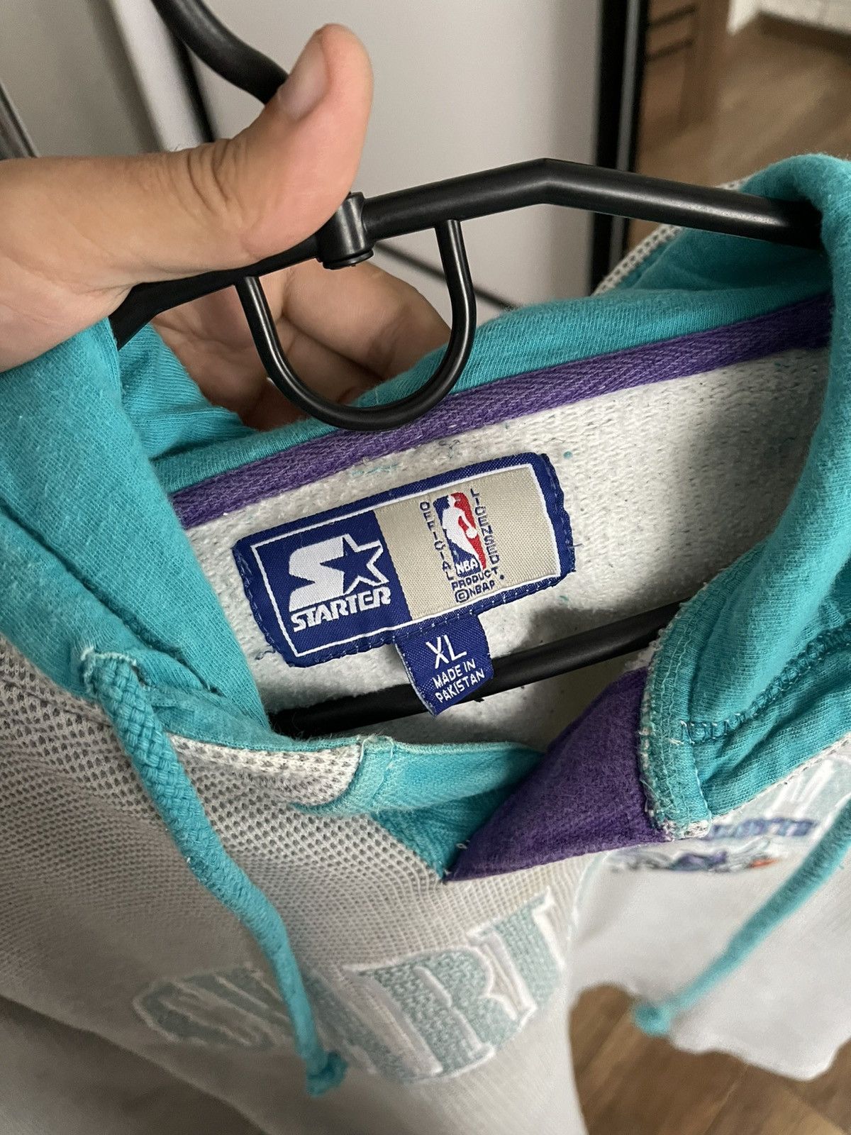 Starter Charlotte Hornets Starter NBA Vintage Hoodie Pullover 90s Size US XL / EU 56 / 4 - 11 Thumbnail