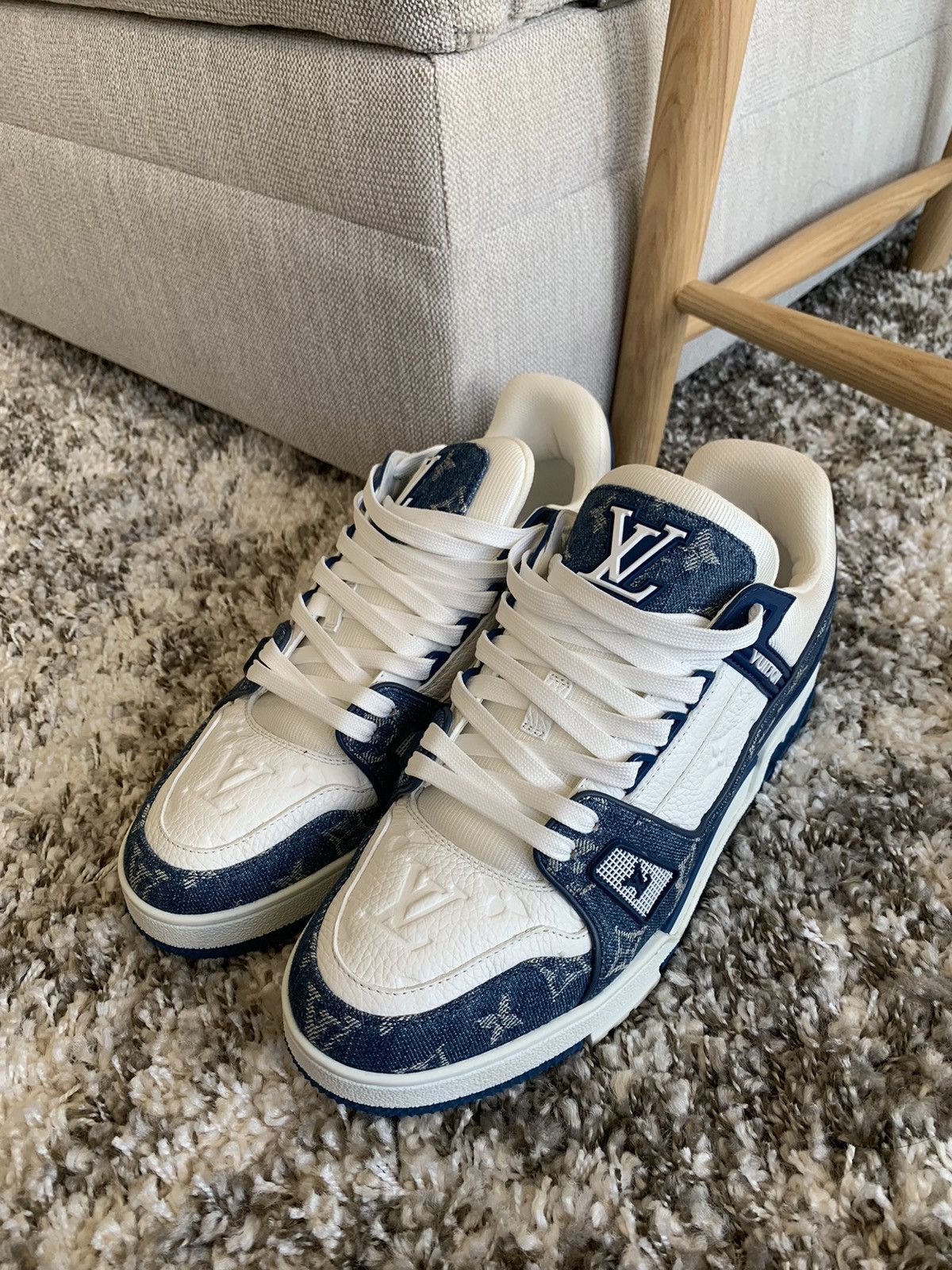 Lv trainer leather low trainers Louis Vuitton White size 42 EU in