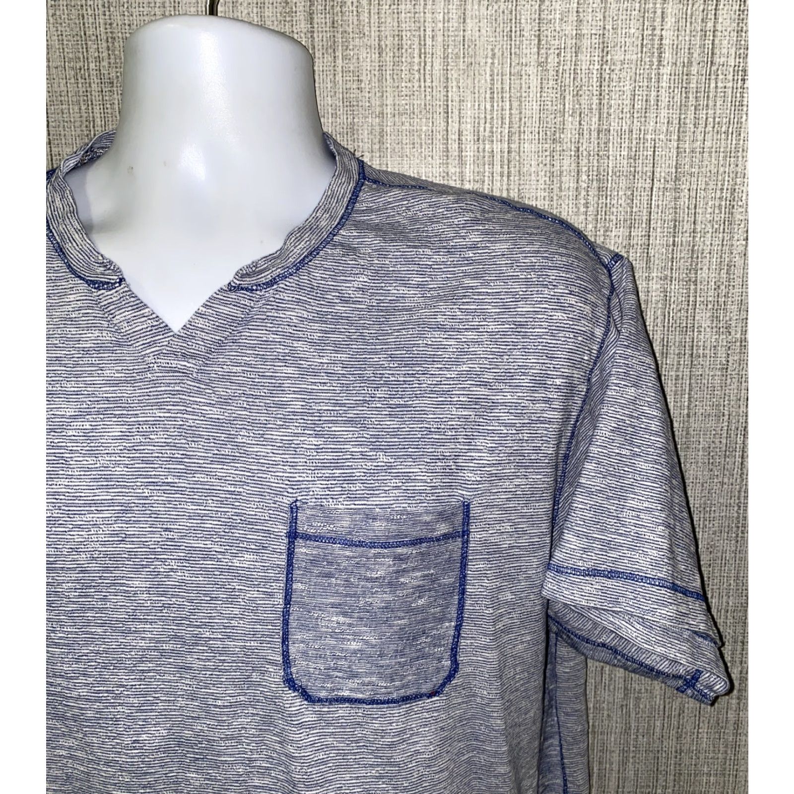 Vintage VINTAGE Rowm Mens T-Shirt Short Sleeve V-Neck Blue Striped Cotton Size XL Size US XL / EU 56 / 4 - 2 Thumbnail