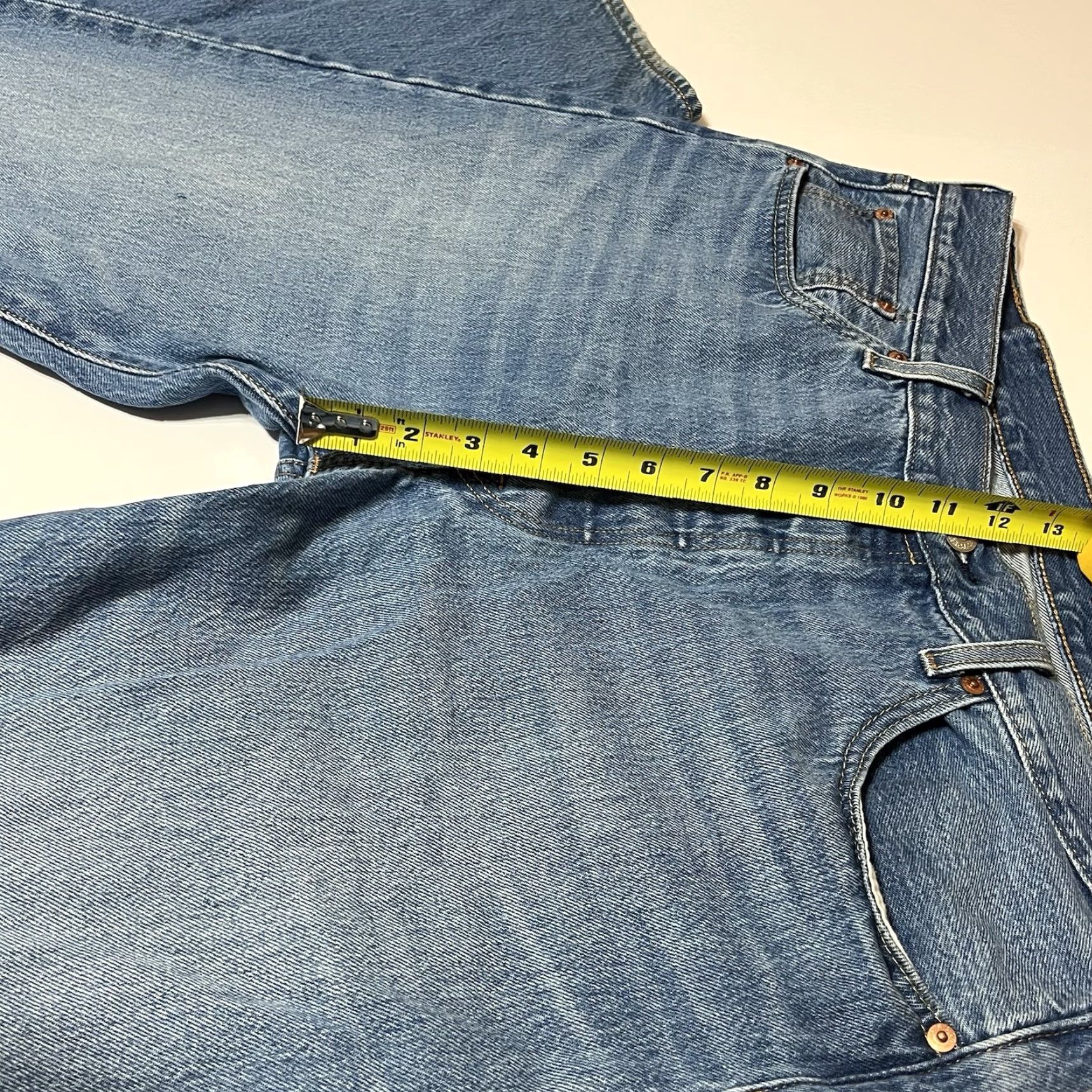 Levi's VINTAGE Levis 501 Straight Leg Button Fly Medium Wash Jeans Mens 38x32 38x31 Blue Size US 38 / EU 54 - 4 Thumbnail