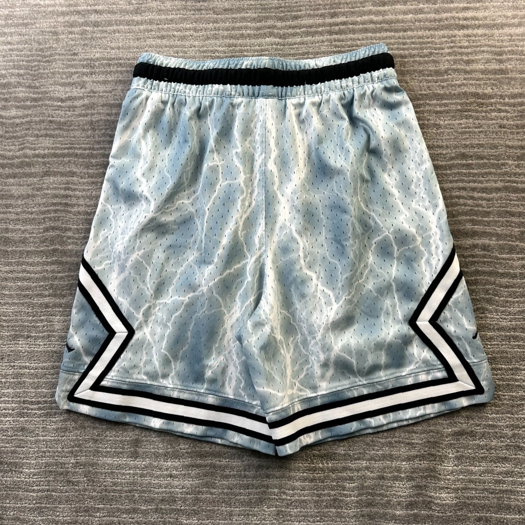 Jordan Brand Jordan Shorts Mens Small Blue Lightning Diamond Basketball Jumpman Logo Shorts Size US 29 - 2 Thumbnail