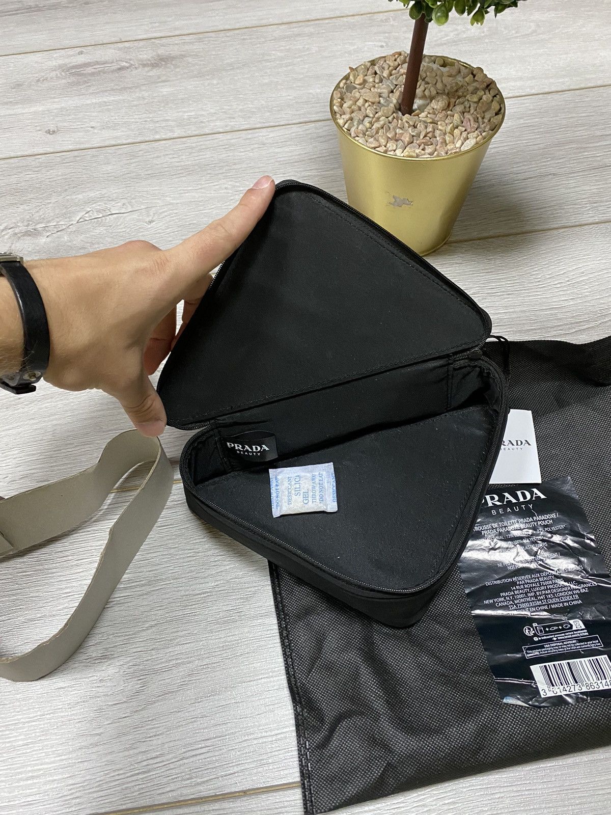 Prada Prada triangle bag Beauty NEW with dust bag Size ONE SIZE - 7 Thumbnail