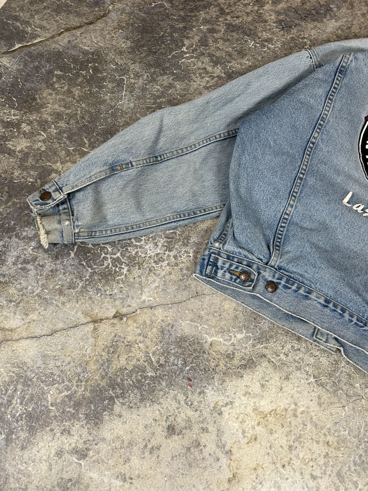 Vintage × Warner Bros Vintage Distressed Taz Denim Jacket Size US S / EU 44-46 / 1 - 3 Thumbnail