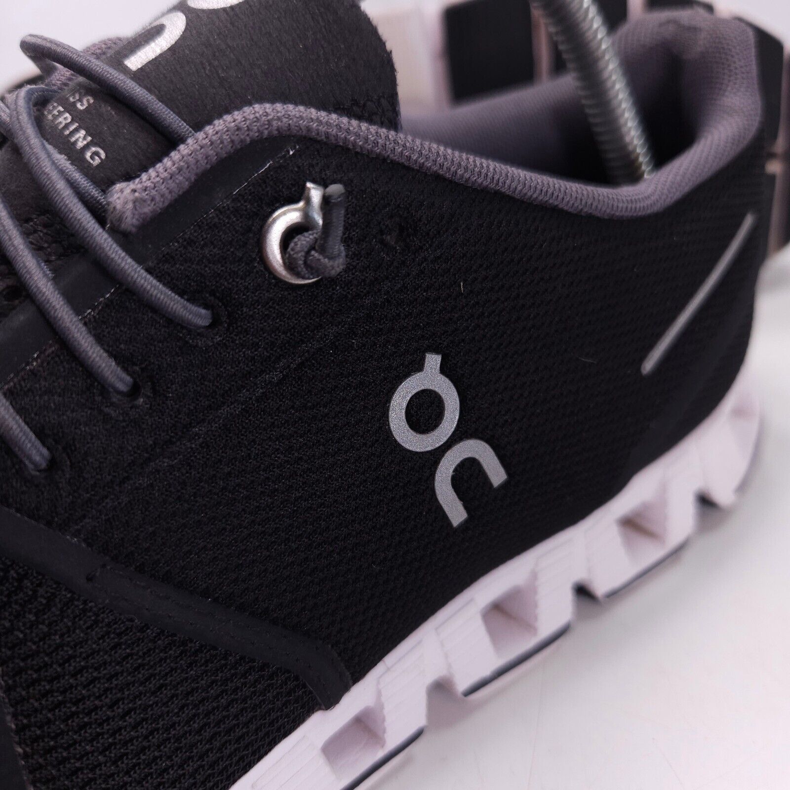 On On Cloud 5 Swiss Engineering Shoe Womens Size 10 Black White Size US 10 / IT 40 - 8 Thumbnail