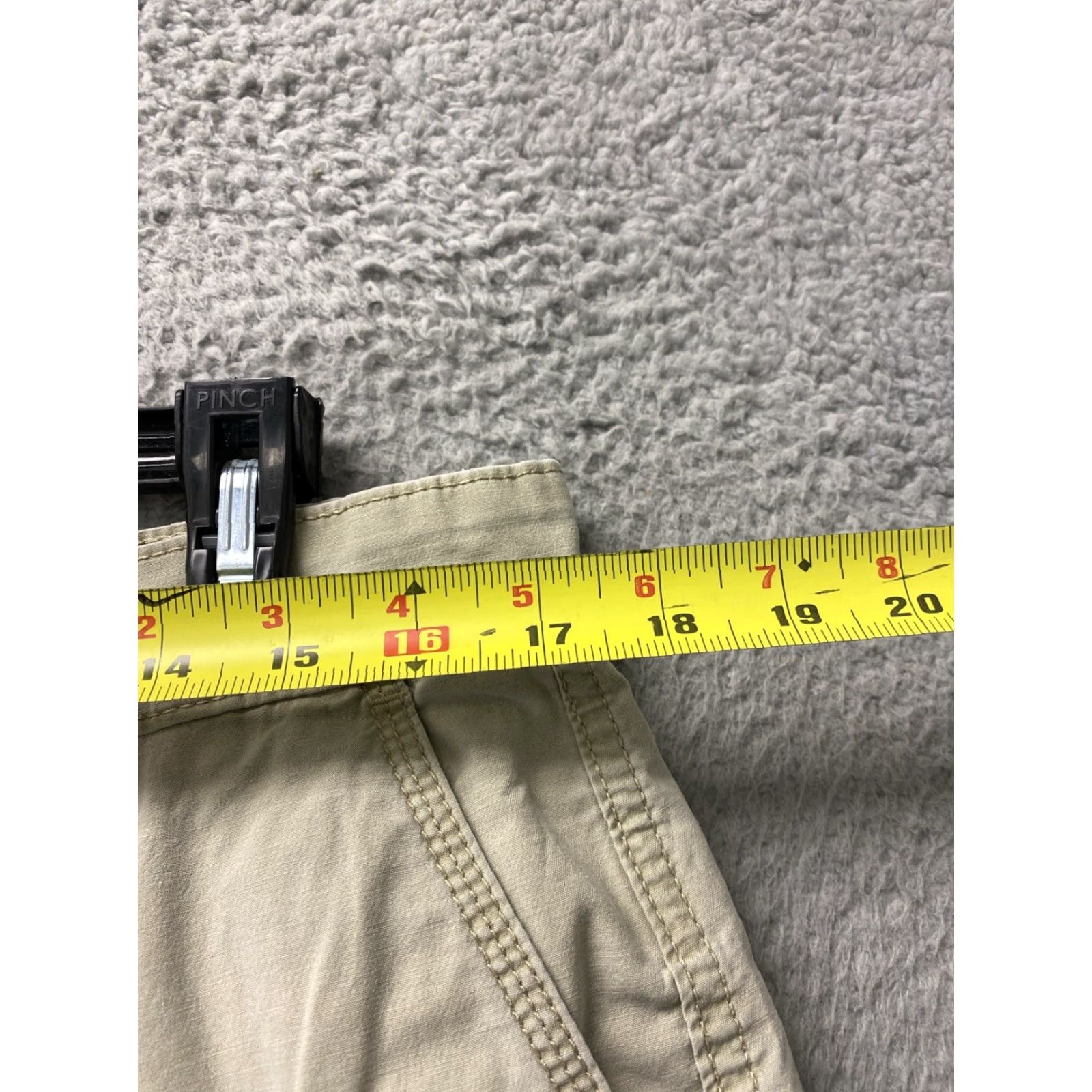 Izod IZOD Short(s) Men's Size 34 Classic Cargo Shorts Beige 10.5” Inseam EUC /87-91 Size US 34 / EU 50 - 5 Thumbnail