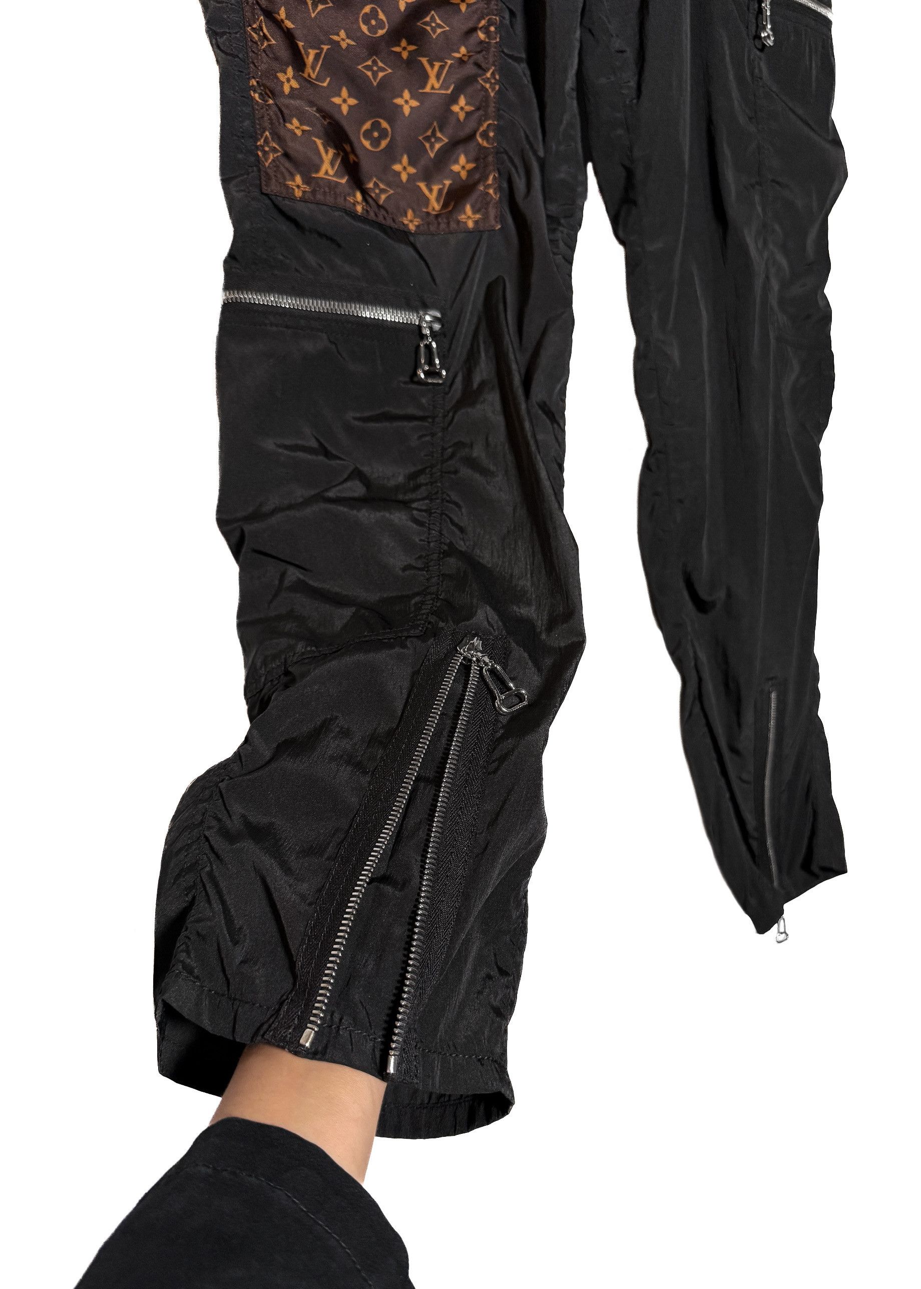 Louis Vuitton Louis Vuitton 2020 Black Monogram Pocket Cargo Track Pants Size 28" / US 6 / IT 42 - 5 Thumbnail