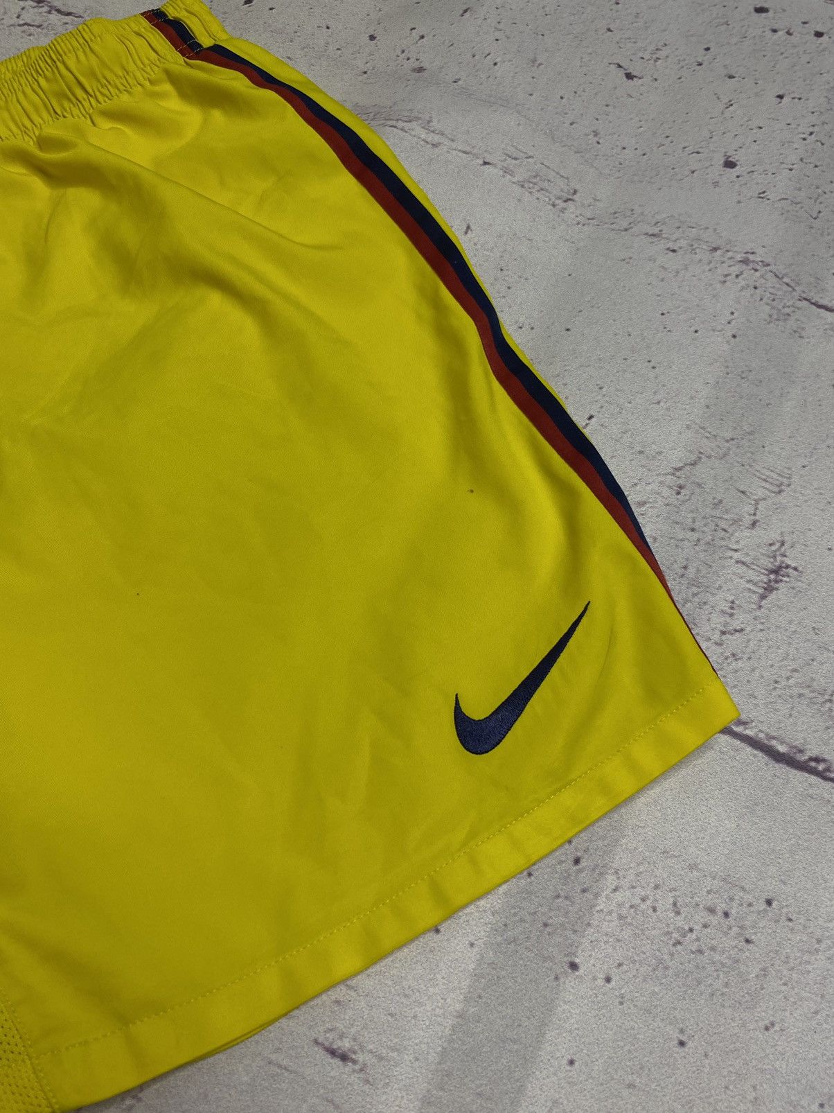 Nike MENS Nike Barcelona Yellow Soccer Shorts vintage Size US 34 / EU 50 - 4 Thumbnail