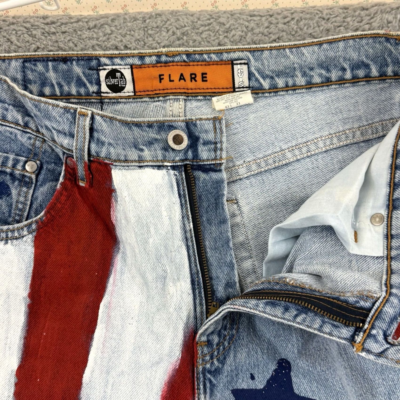 Levi's VINTAGE Levi's Silvertab Jeans Womens Jeans 90s Blue USA Flag Flare Leg 13 Juniors Denim Zip Waist 32 Inseam 32 Pockets Logo Size 34" / US 12 / IT 48 - 4 Thumbnail