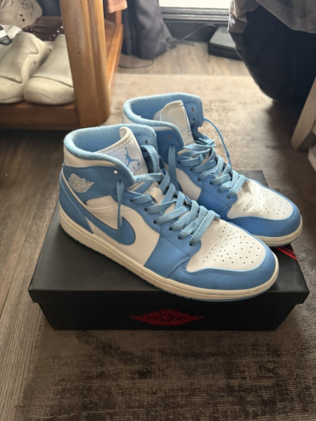Nike Nike Air Jordan UNC Mid Size US 9 / EU 42 - 3 Thumbnail
