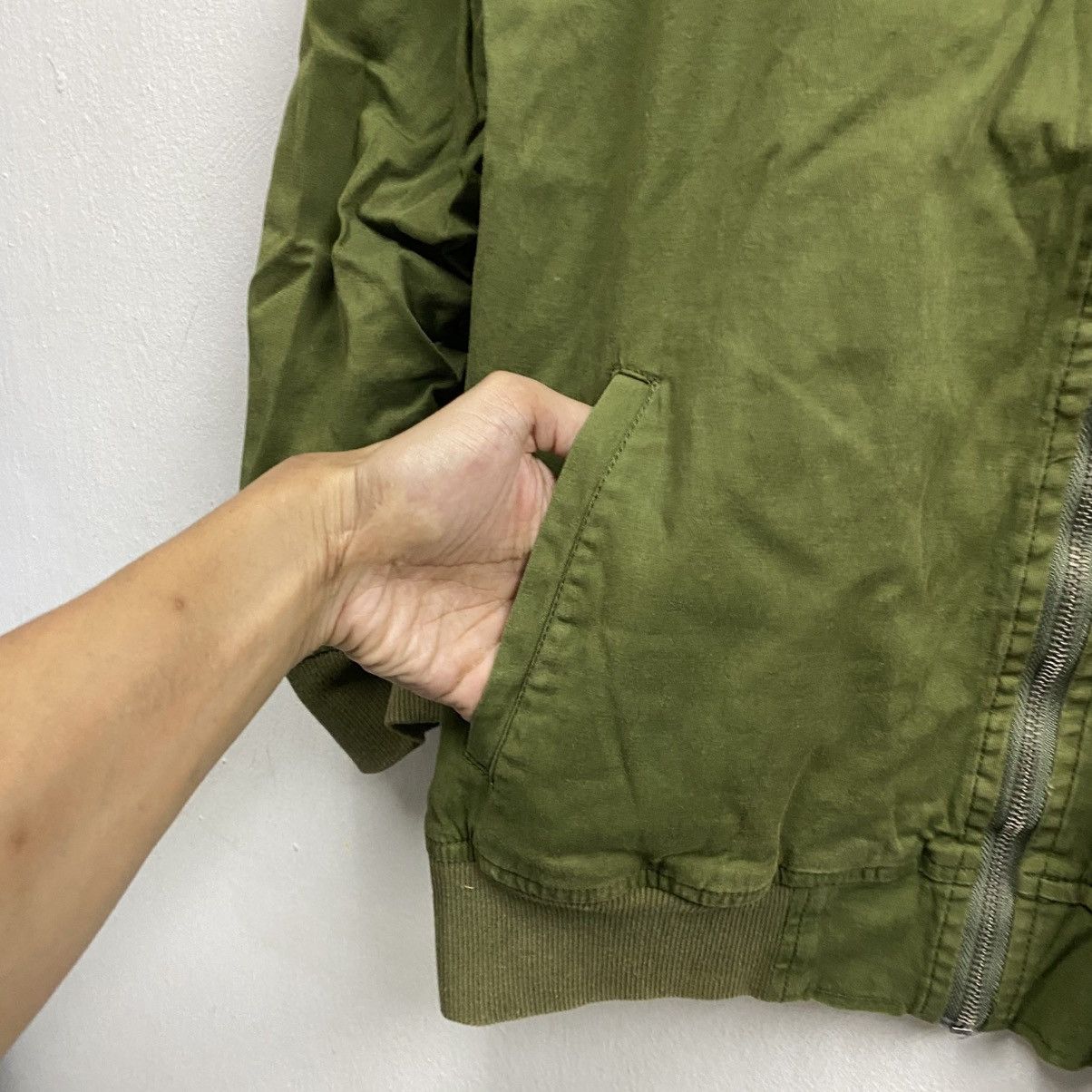 In The Attic Vintage "In The Attic" Olive Green MA-1 Bomber Jacket Size US S / EU 44-46 / 1 - 7 Thumbnail