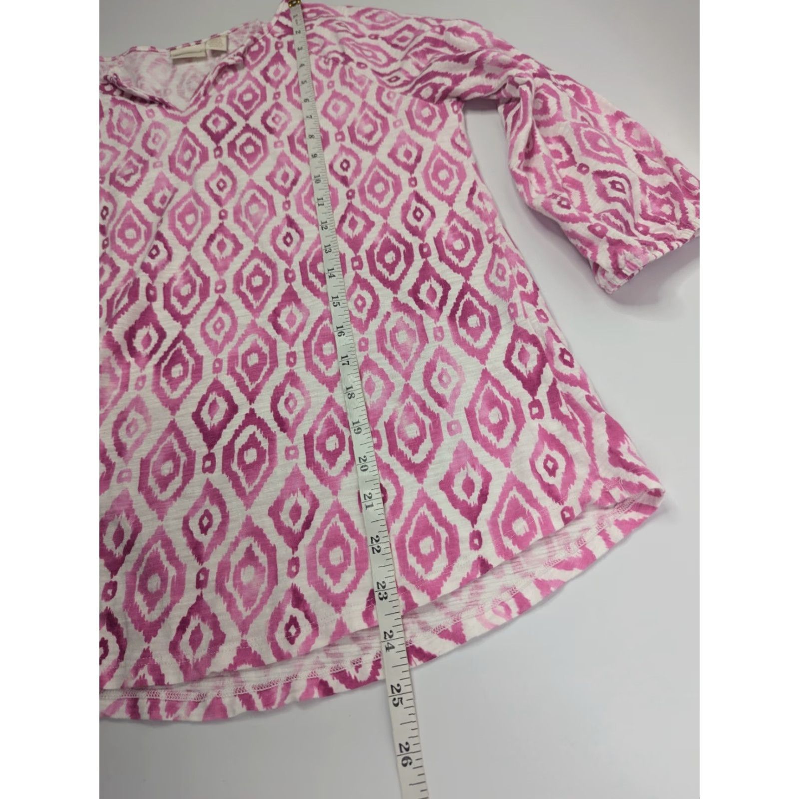 Vintage Chico's Women Top Size 0 (S/4) Knit V-Neck 3/4 Sleeve Pink Geometric T-Shirt Size XS / US 0-2 / IT 36-38 - 4 Thumbnail