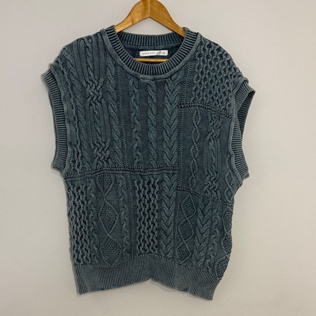 Other Altar'd State Slate Blue Cable-Knit Sleeveless Sweater Vest Size S / US 4 / IT 40 - 1 Thumbnail