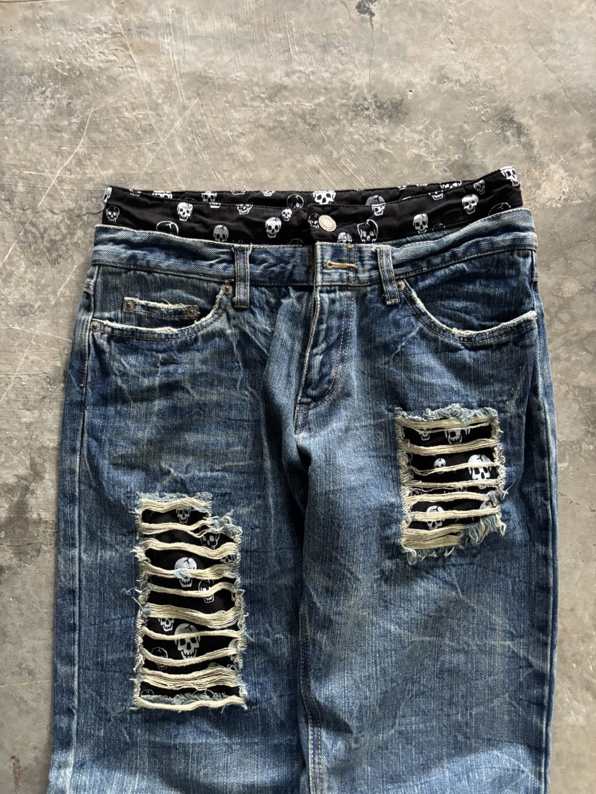 Hysteric Glamour CRAZY DOUBLE WAIST JAPANESE BRAND SKULL DISTRESSED DENIM Size US 28 / EU 44 - 2 Thumbnail