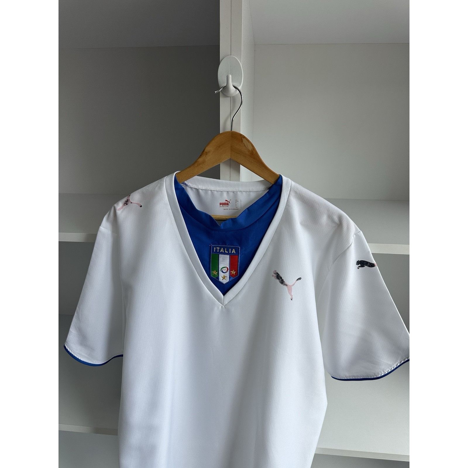 Puma ITALY 2006 AWAY FOOTBALL SHIRT SOCCER JERSEY PUMA sz XL MEN Size US L / EU 52-54 / 3 - 3 Thumbnail