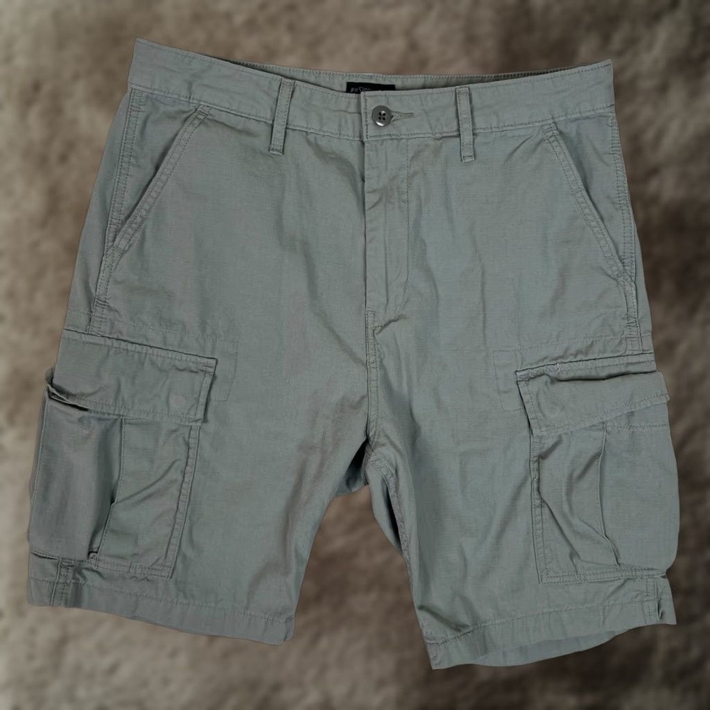 Levi's Levi’s Gray Cargo Shorts Size 32 Ripstop Y2K Utility Cargo Pocket Casual Mens Shorts 90s Summer Spring Size US 40 / EU 56 - 1 Thumbnail
