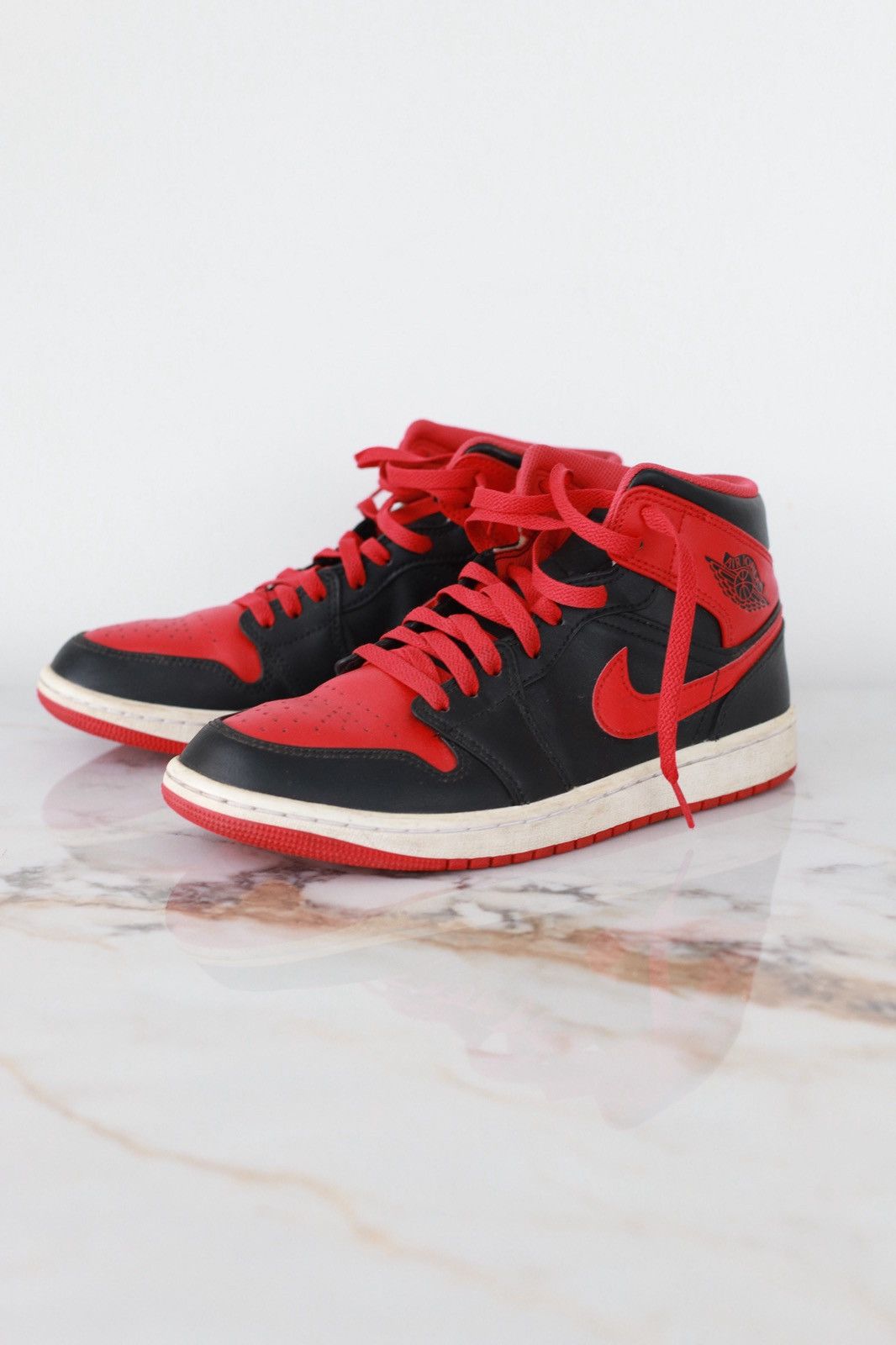 Nike Кросівки Nike Air Jordan 1 Retro High Розмір Black & red Size US 8 / EU 41 - 1 Thumbnail