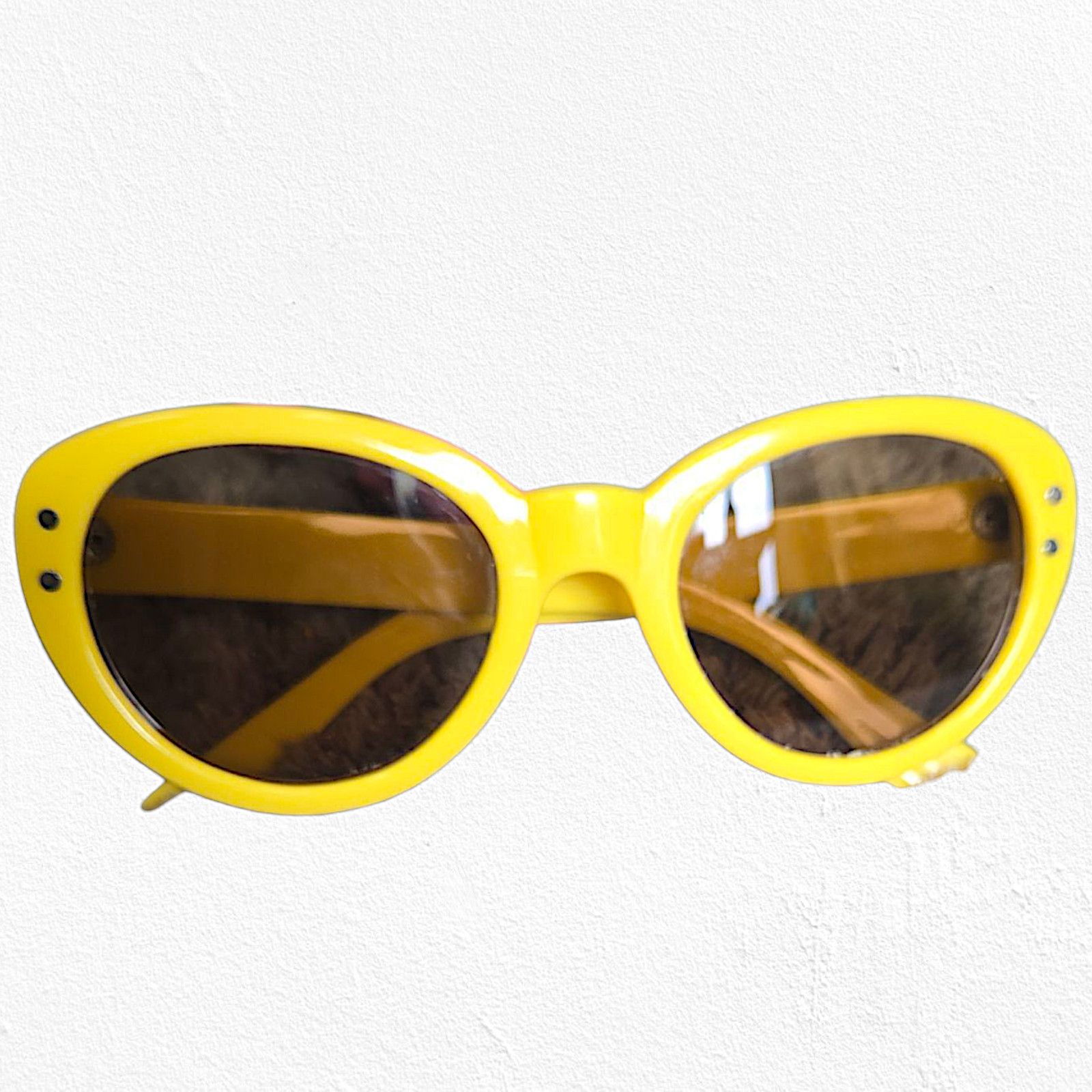 Vintage 1950s Yellow Mod Cat Eye Sunglasses Bold Oval Frame Size ONE SIZE - 12 Thumbnail