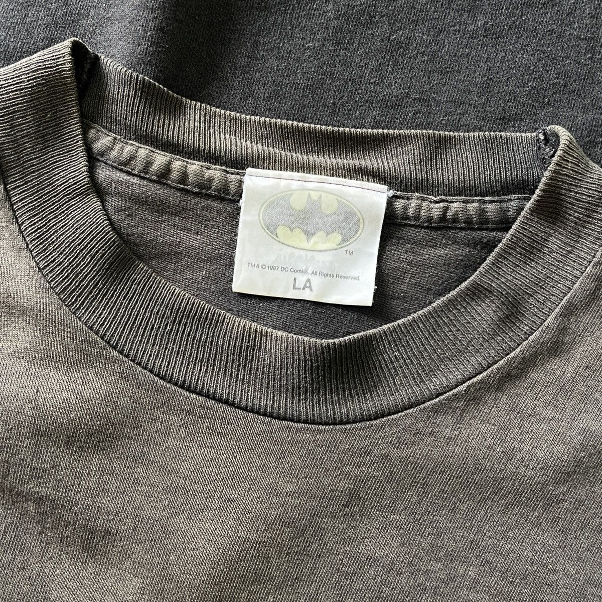 DC Comics × Vintage Faded Black Vintage Batman Single Stitch TShirt 1997 Size US L / EU 52-54 / 3 - 14 Thumbnail