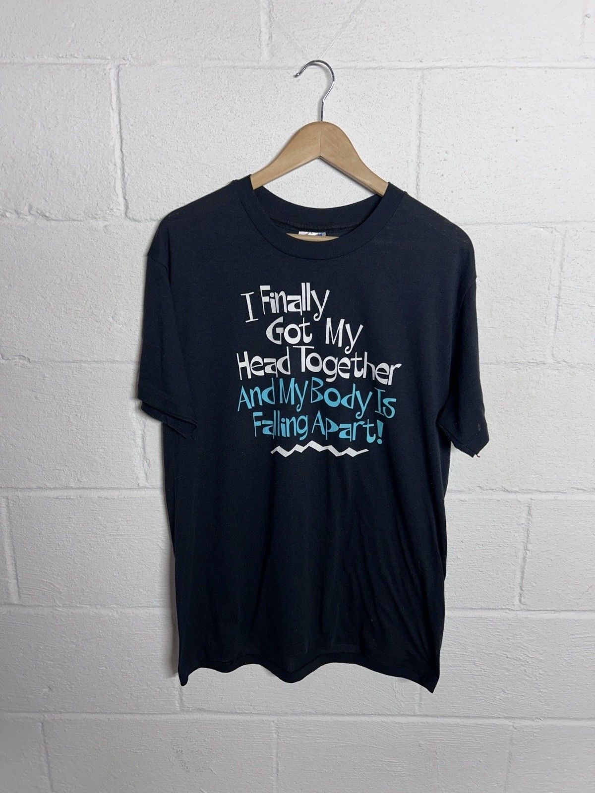 Hanes 90’s Finally Got My Head Together My Body Is Falling Apart T Size US L / EU 52-54 / 3 - 1 Thumbnail