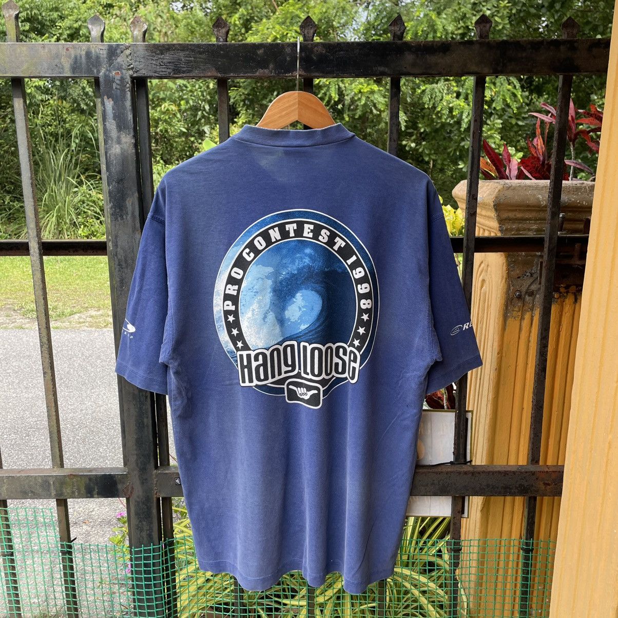 REEF 🔥Vintage 90s REEF Hang Loose Fast World Tour Surfing Tee Size US XL / EU 56 / 4 - 1 Thumbnail