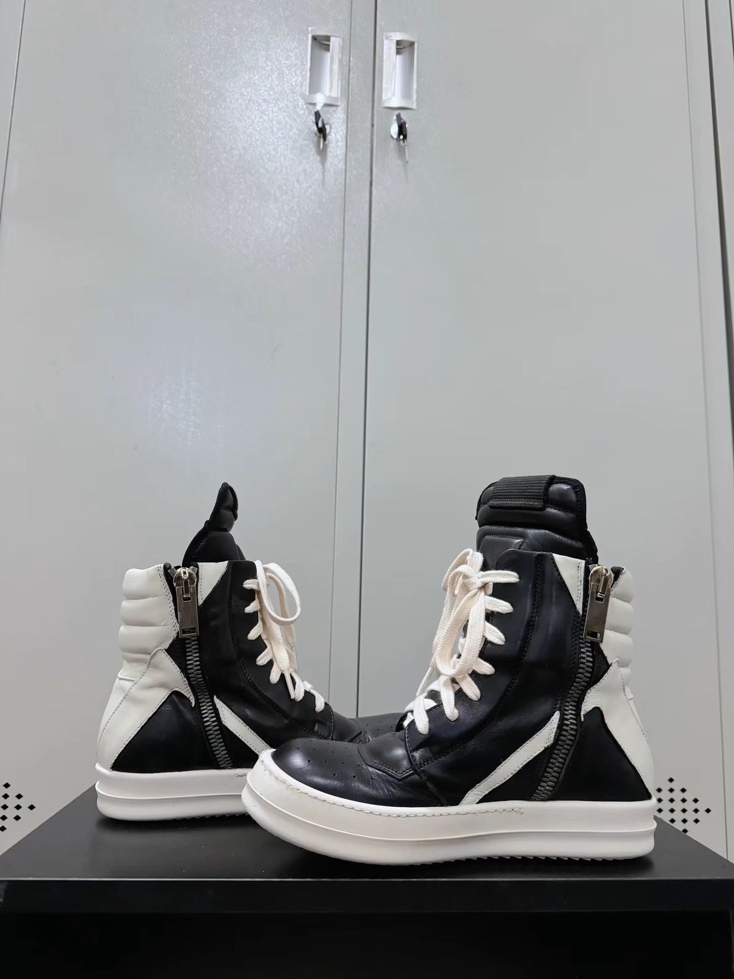 Rick Owens Rick Owens black and white reverse triangle sneakers Size US 5 / IT 35 - 5 Thumbnail