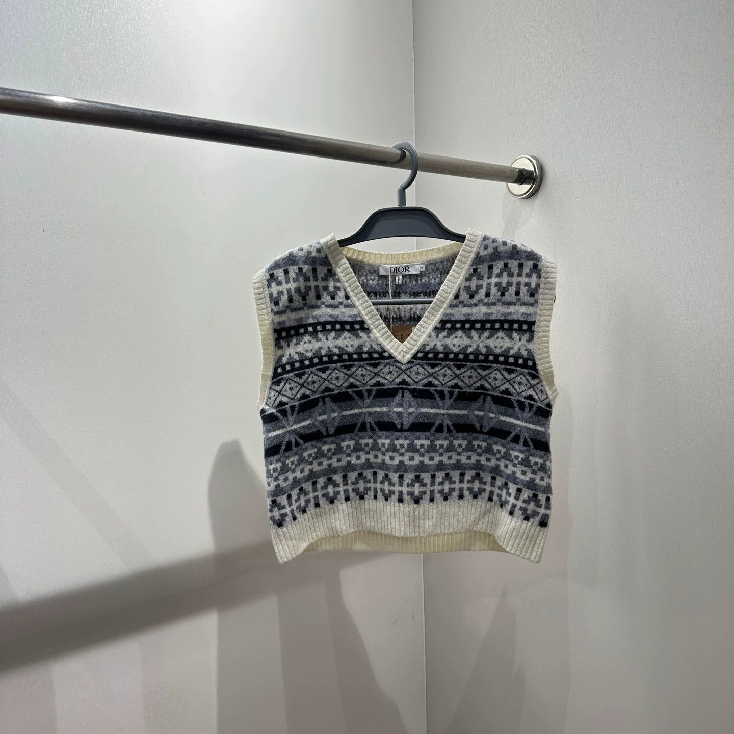 Christian Dior Monsieur Christian Dior apr498 short wool knit vest Size 13 Size XS / US 0-2 / IT 36-38 - 1 Thumbnail